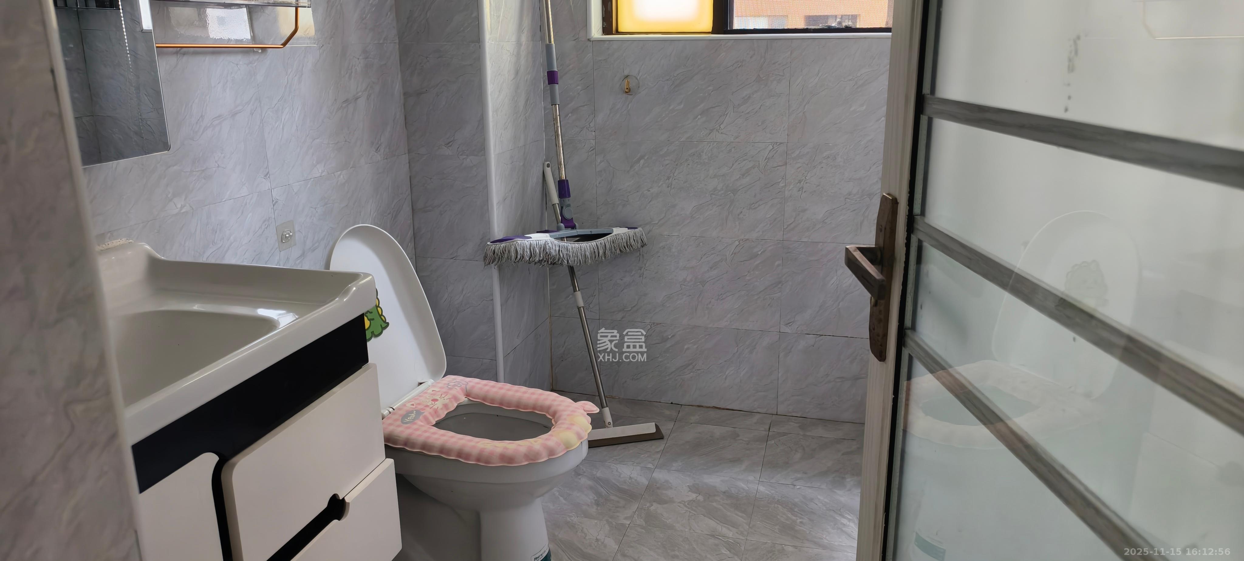 第六都（陆都小区）  1室2厅1卫    3200.0元/月室内图