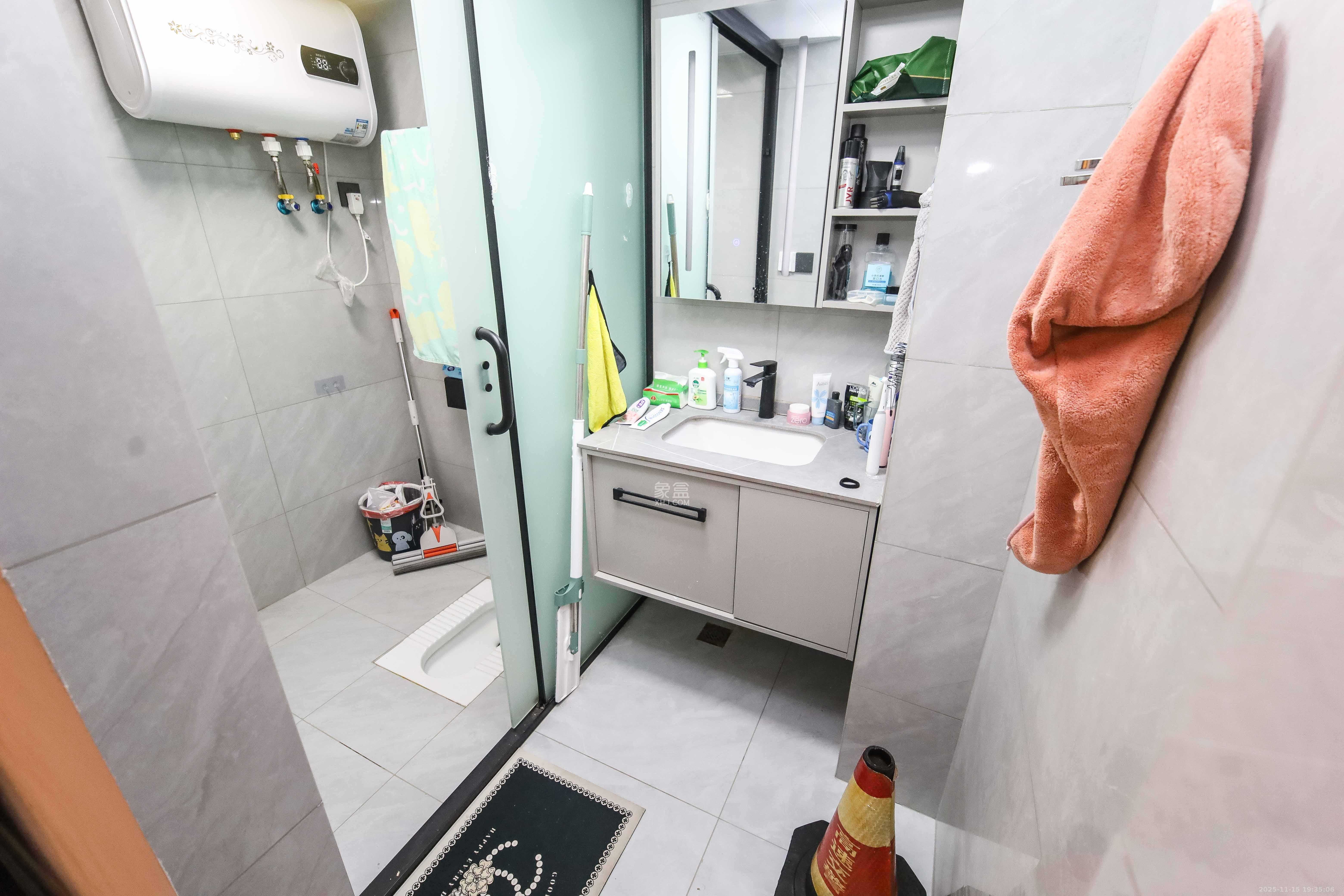 尚东金河湾  3室2厅2卫    220.0万卫生间