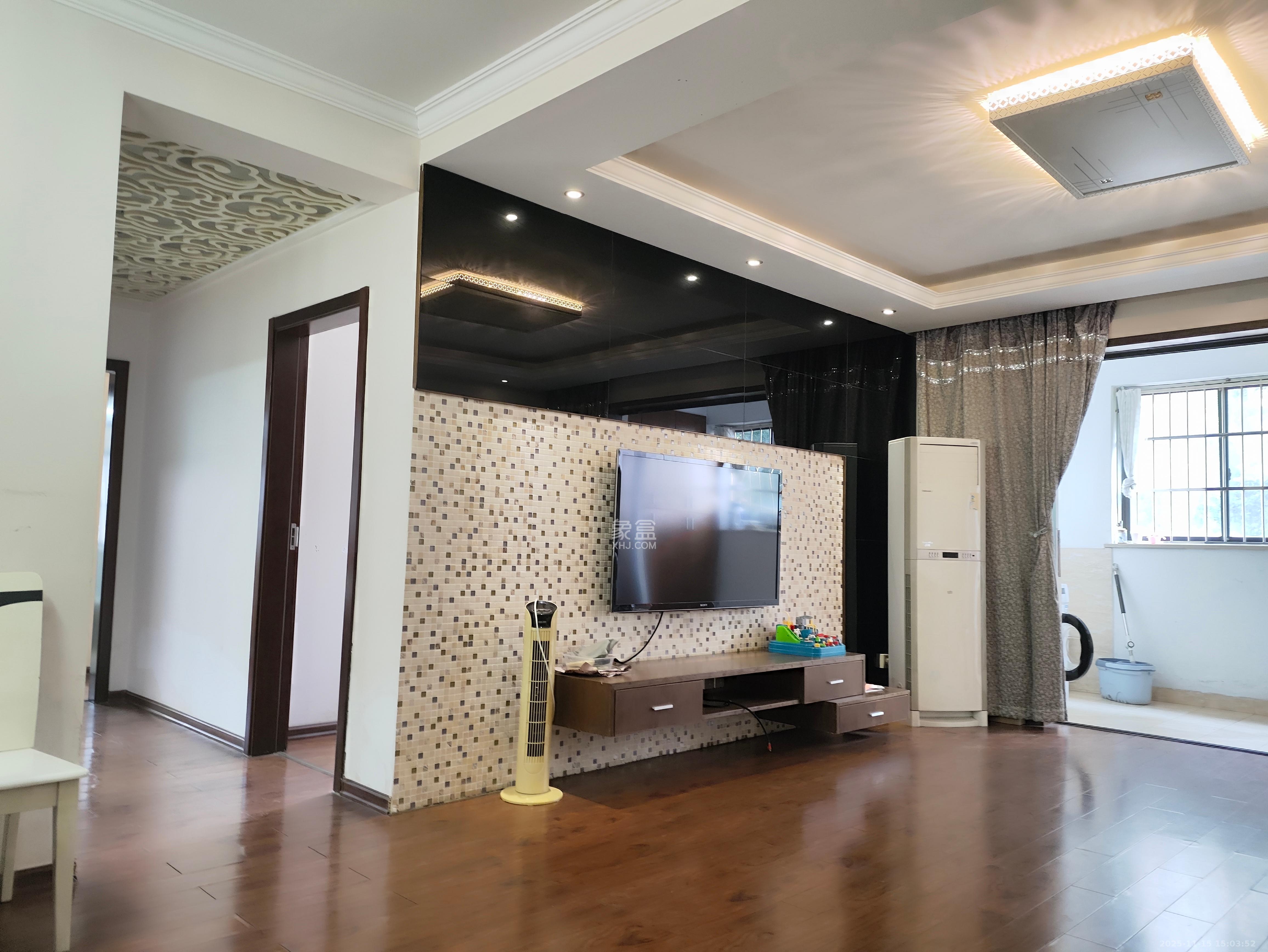 钱隆樽品(一、二、三期)  3室2厅2卫    2500.0元/月室内图