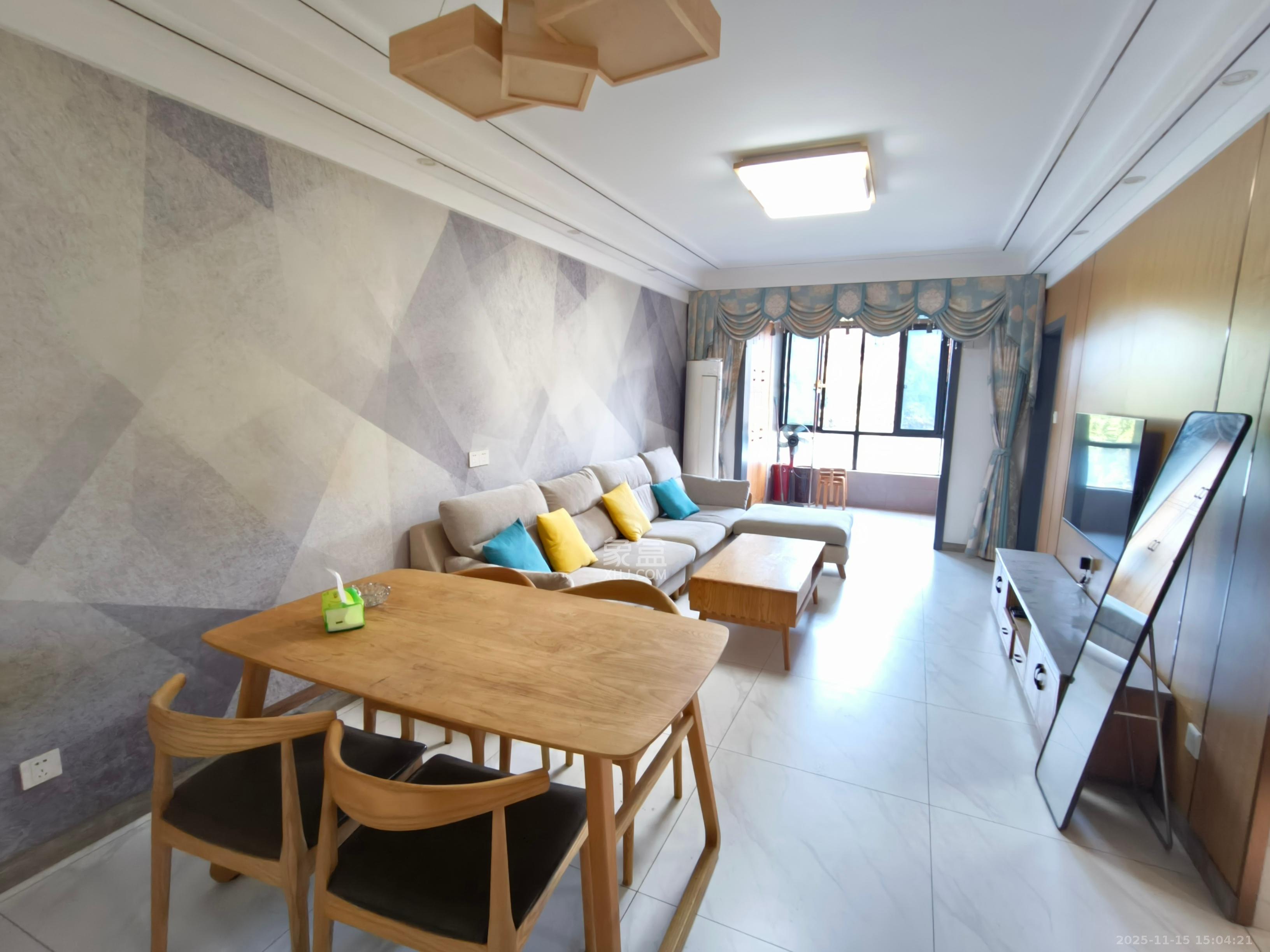 钱隆世家  2室1厅1卫    2200.0元/月室内图