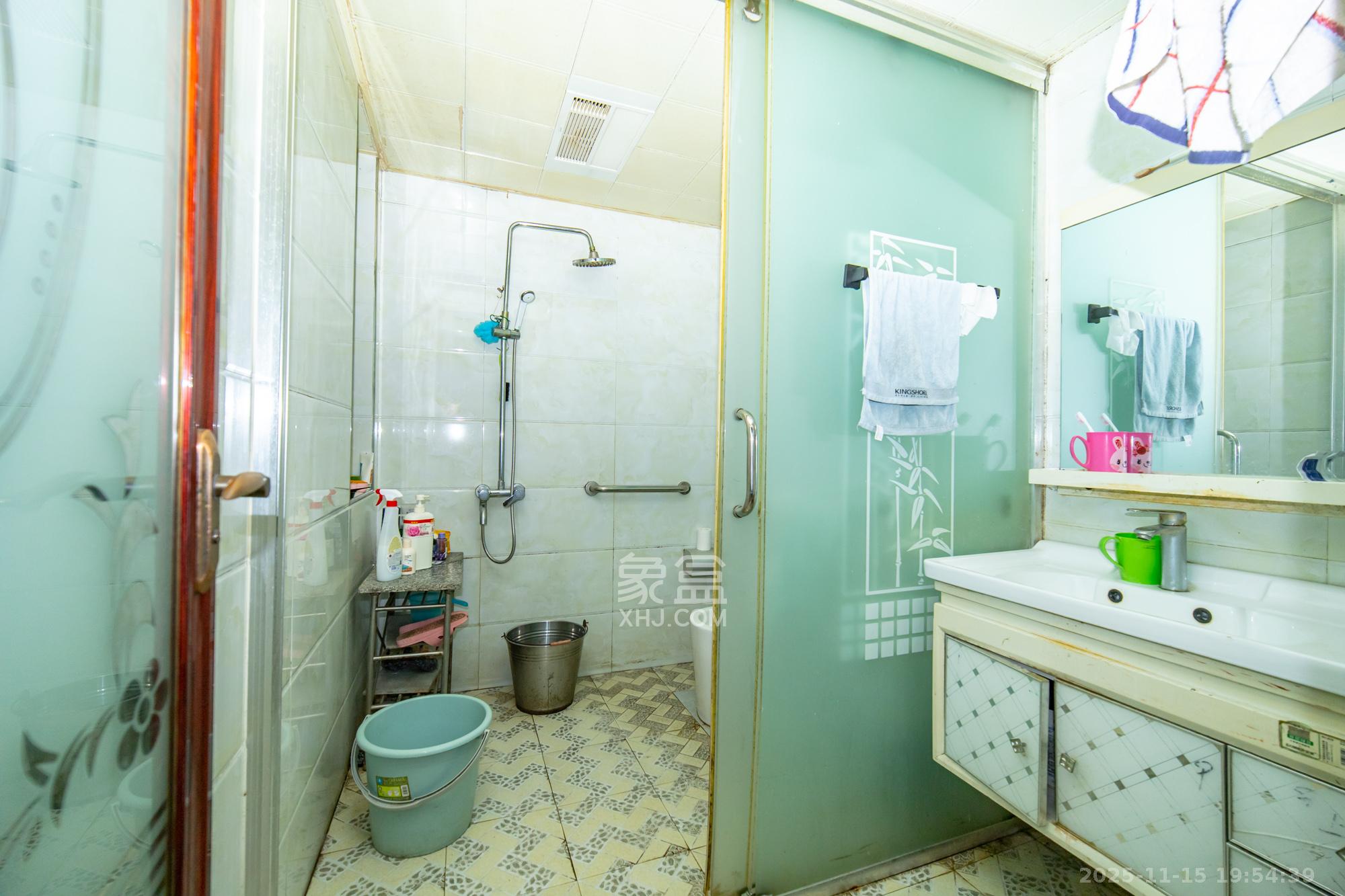 山水人家一二期  2室2厅1卫    51.0万卫生间