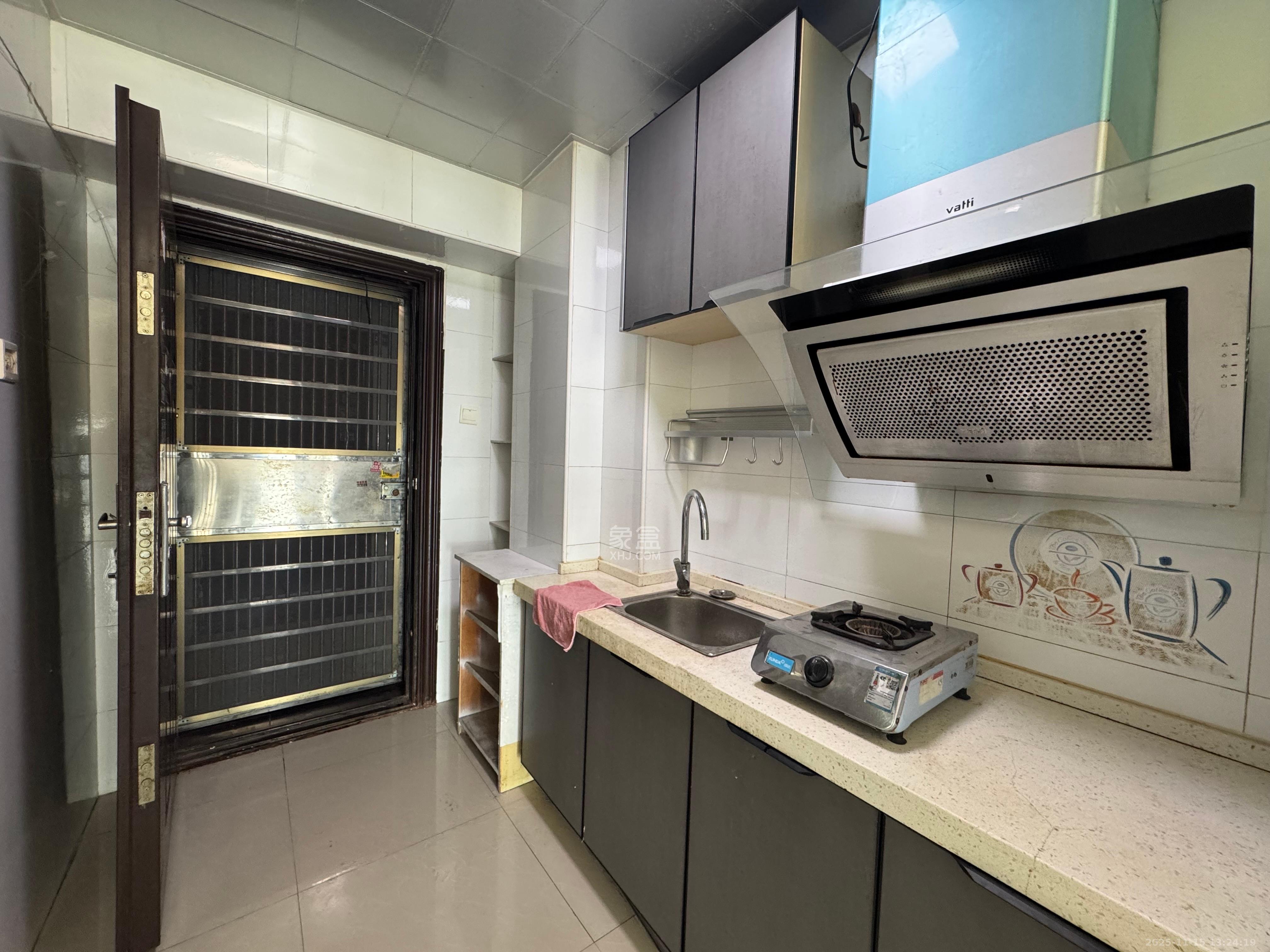 山水华景  1室1厅1卫    1500.0元/月室内图