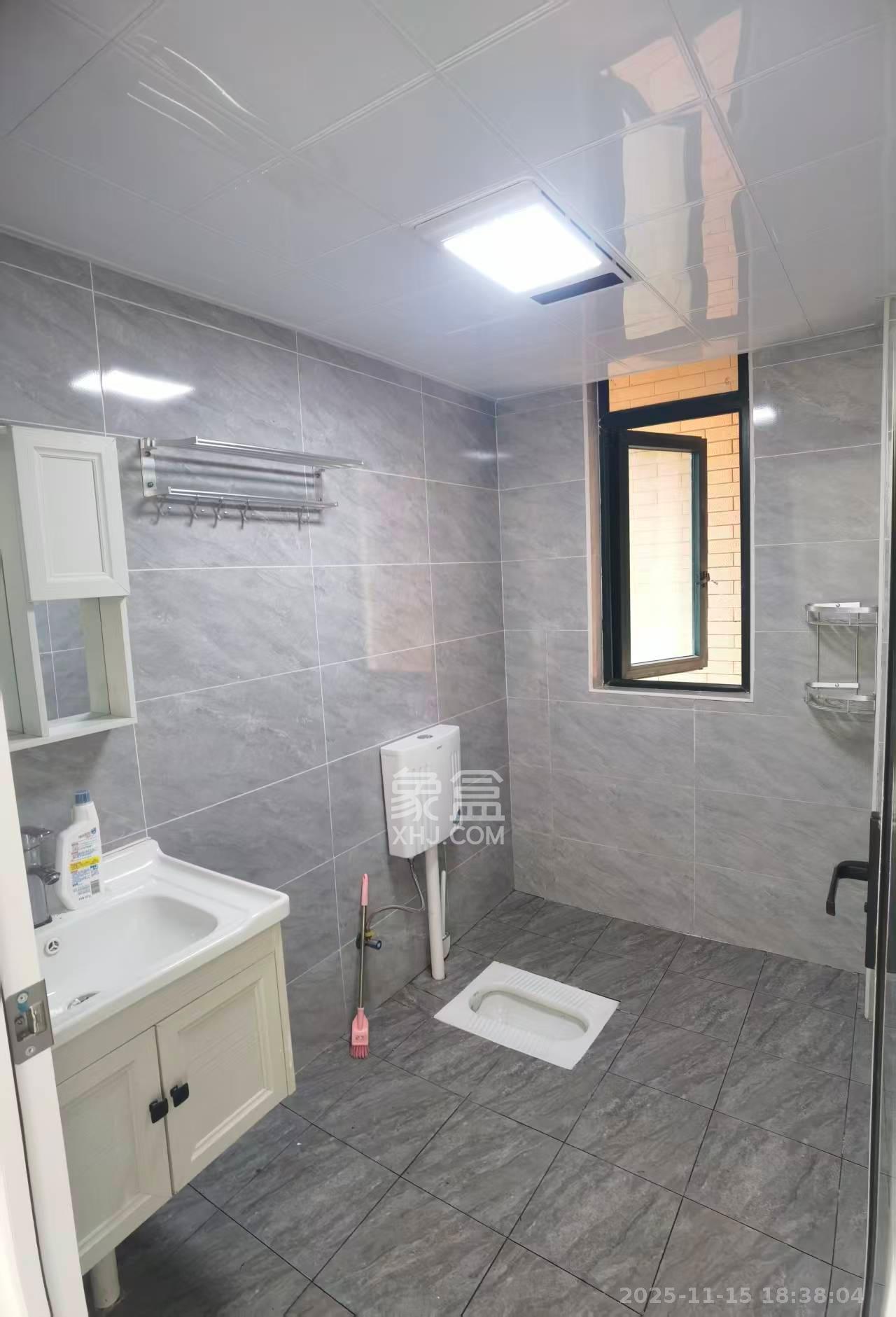 财富名园  2室1厅1卫    2100.0元/月室内图