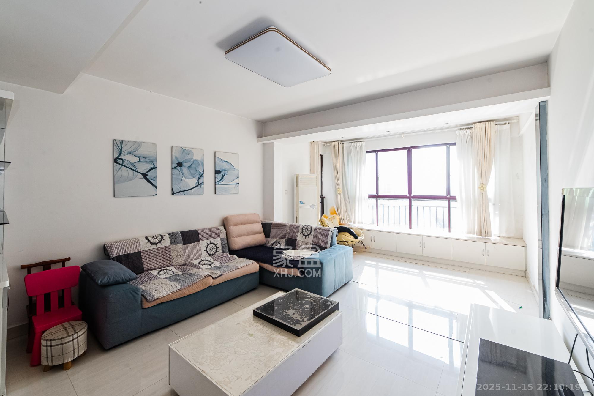 万国城(当代满庭春MOMA)一期 2室2厅1卫 85.0万 万国城(当代满庭春MOMA)一期 2室2厅1卫 85.0万客厅