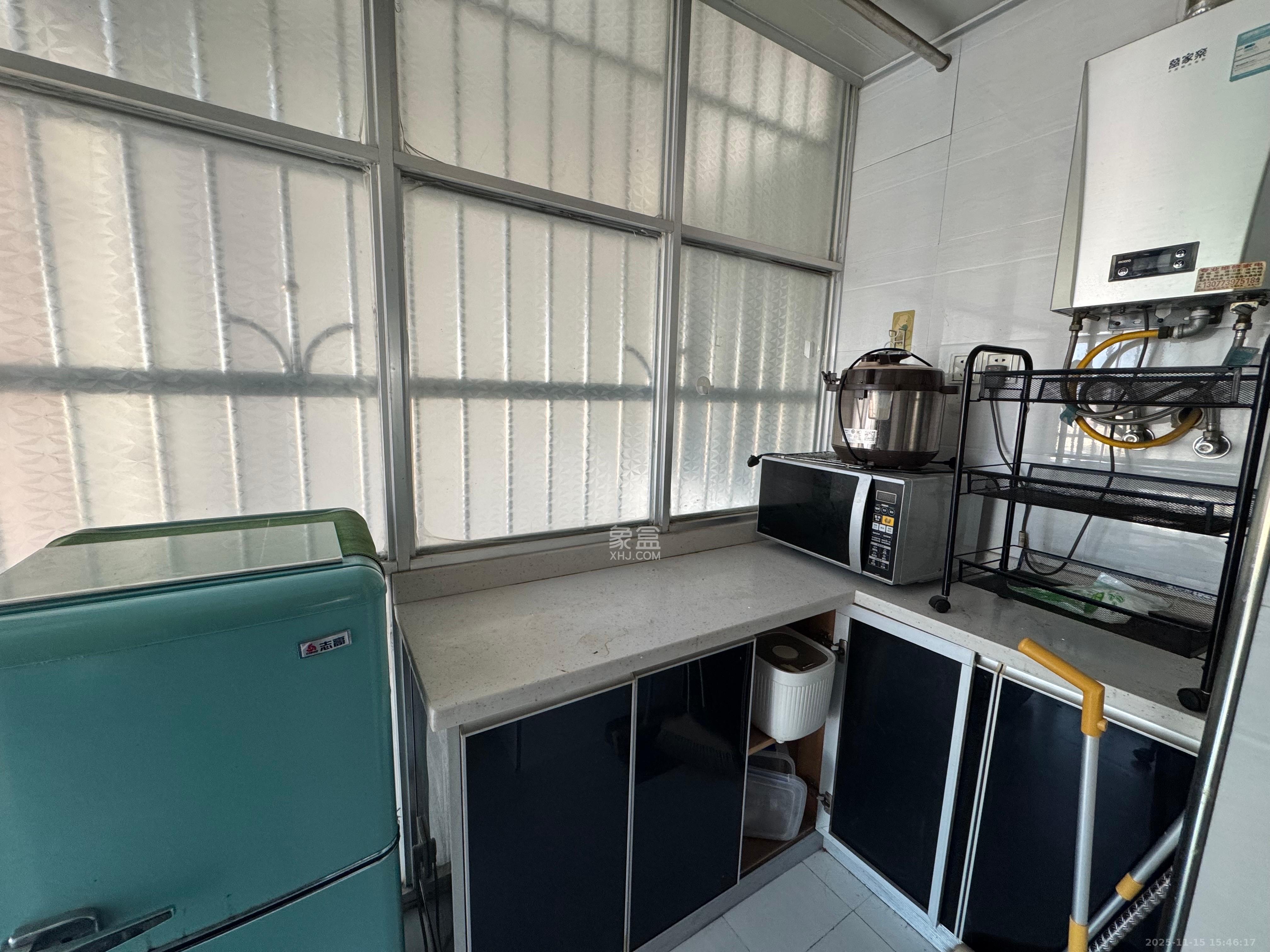 广场之星  3室2厅2卫    2000.0元/月室内图