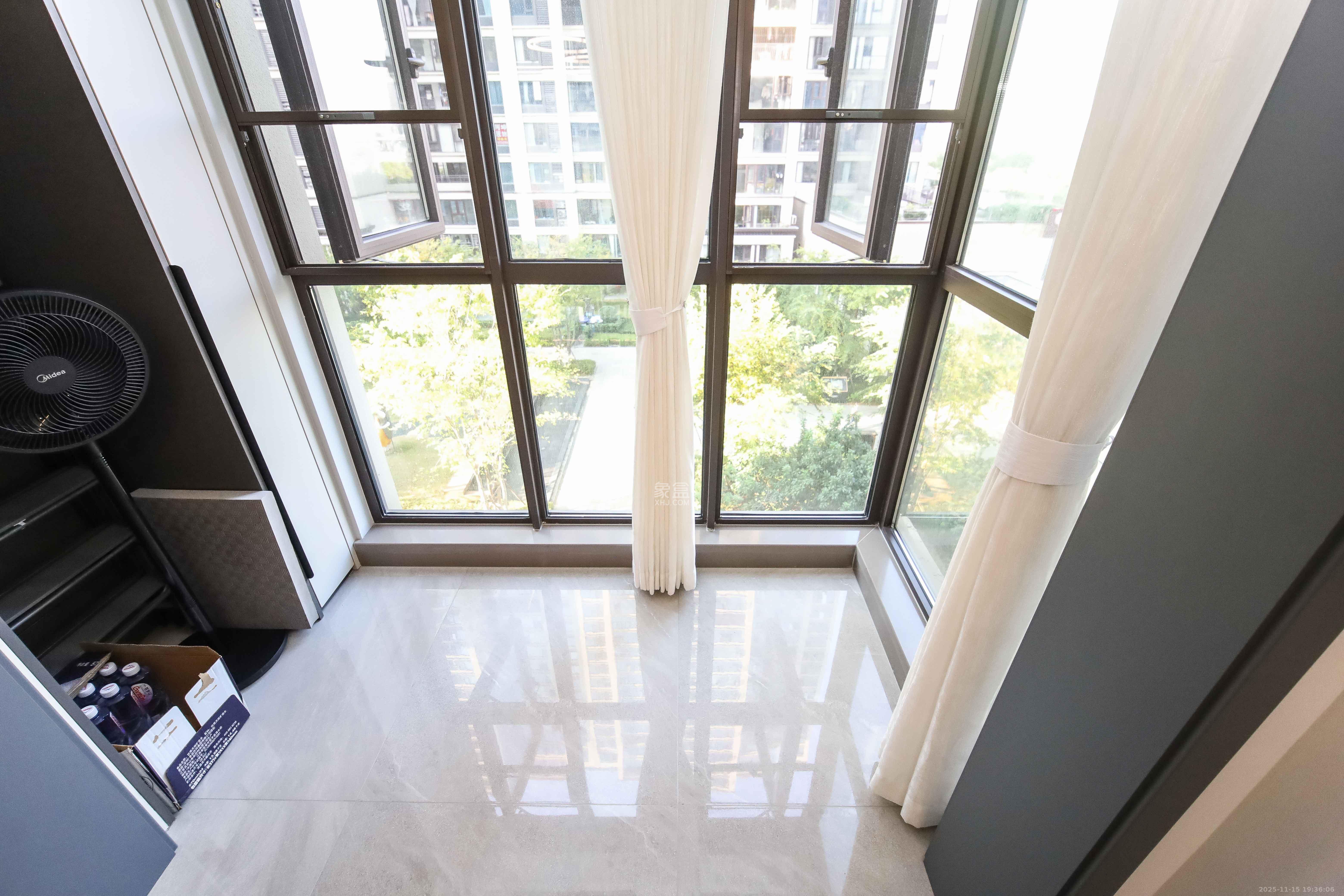 德奥悦东方  4室2厅2卫    190.0万阳台