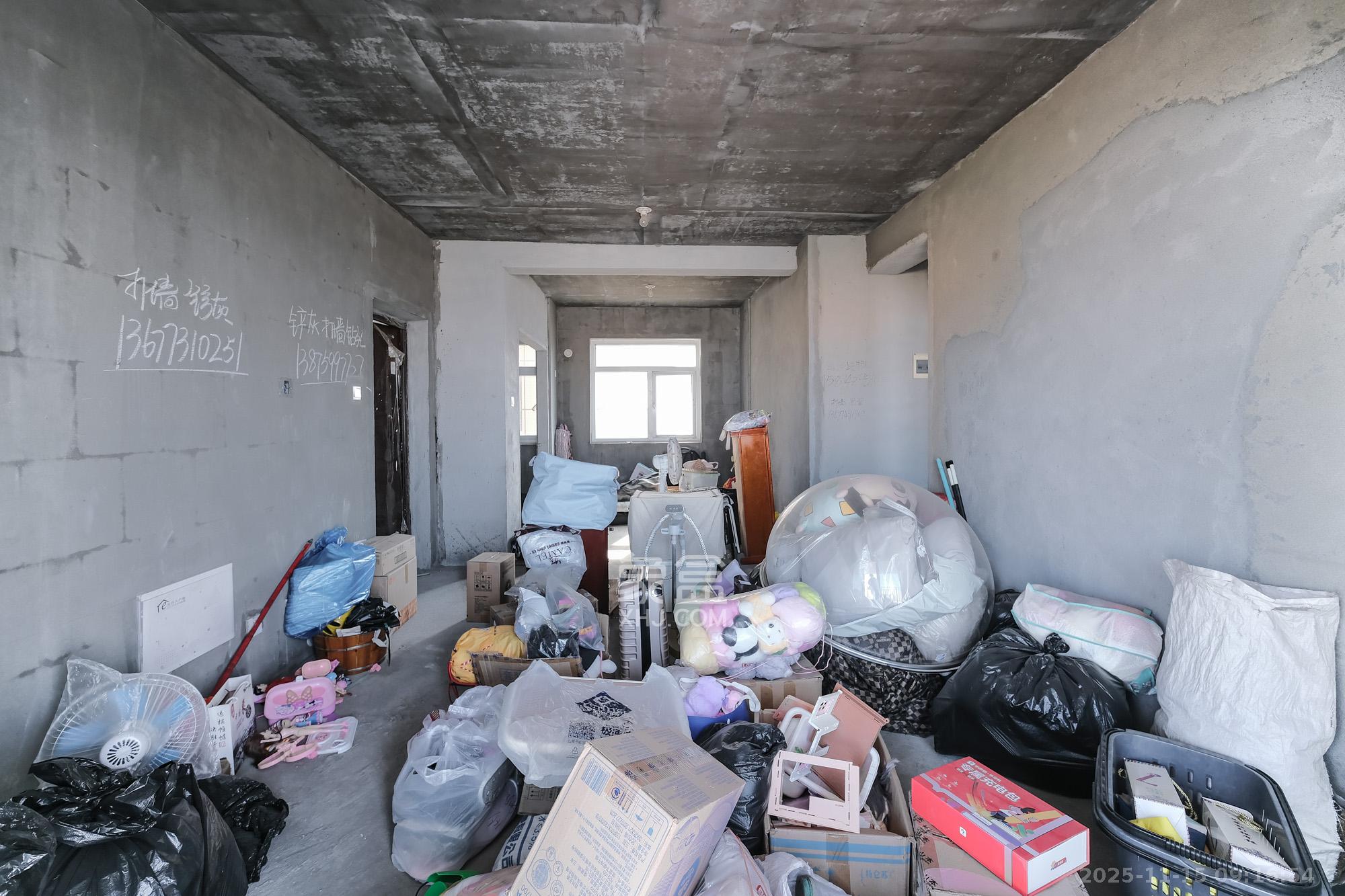 和悦城(蟠龙景苑) 3室2厅2卫 70.0万 和悦城(蟠龙景苑) 3室2厅2卫 70.0万客厅