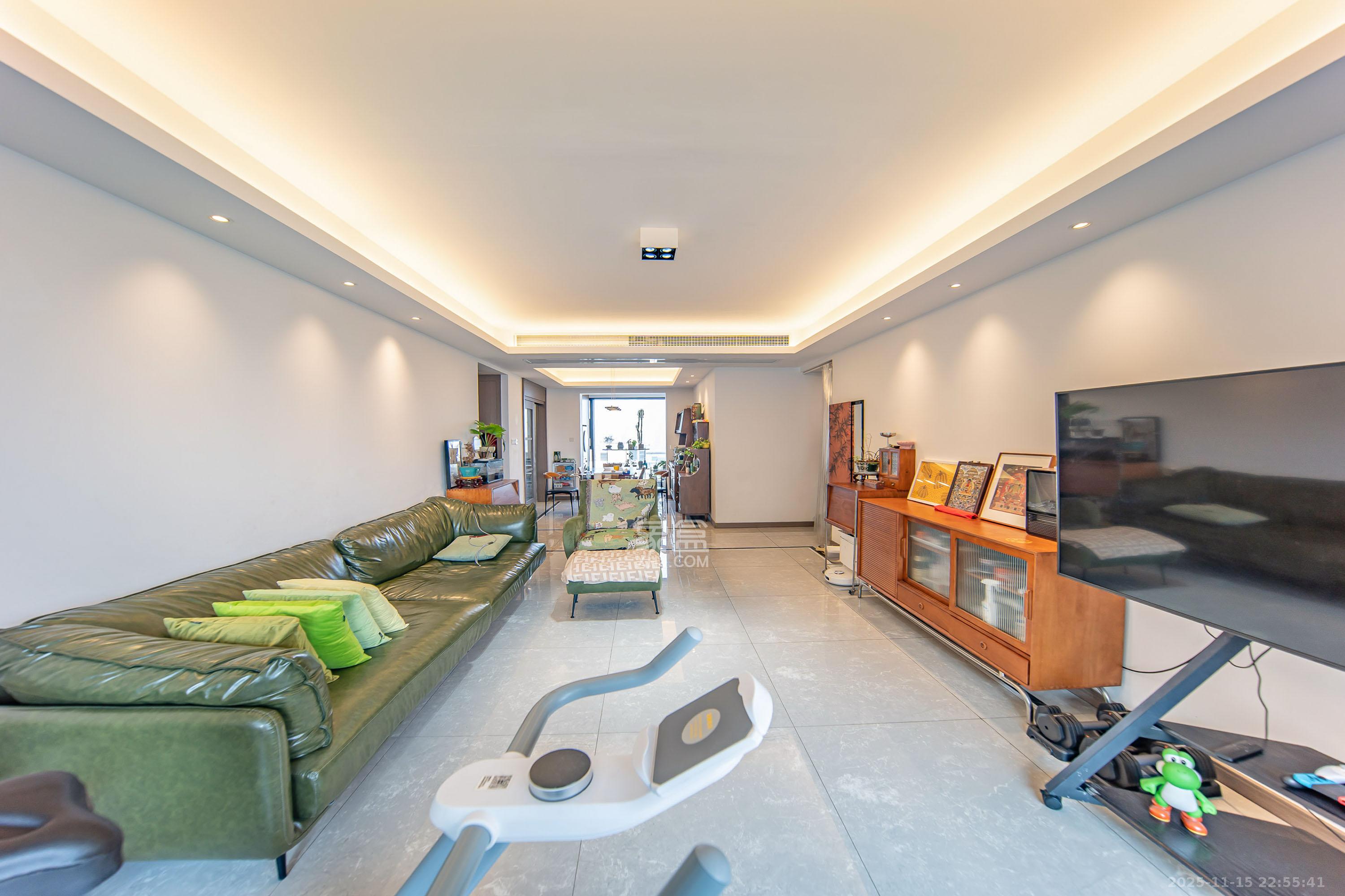 映客龙湖璟翠公馆(映客龙湖璟翠中心) 4室2厅2卫 175.0万 映客龙湖璟翠公馆(映客龙湖璟翠中心) 4室2厅2卫 175.0万客厅