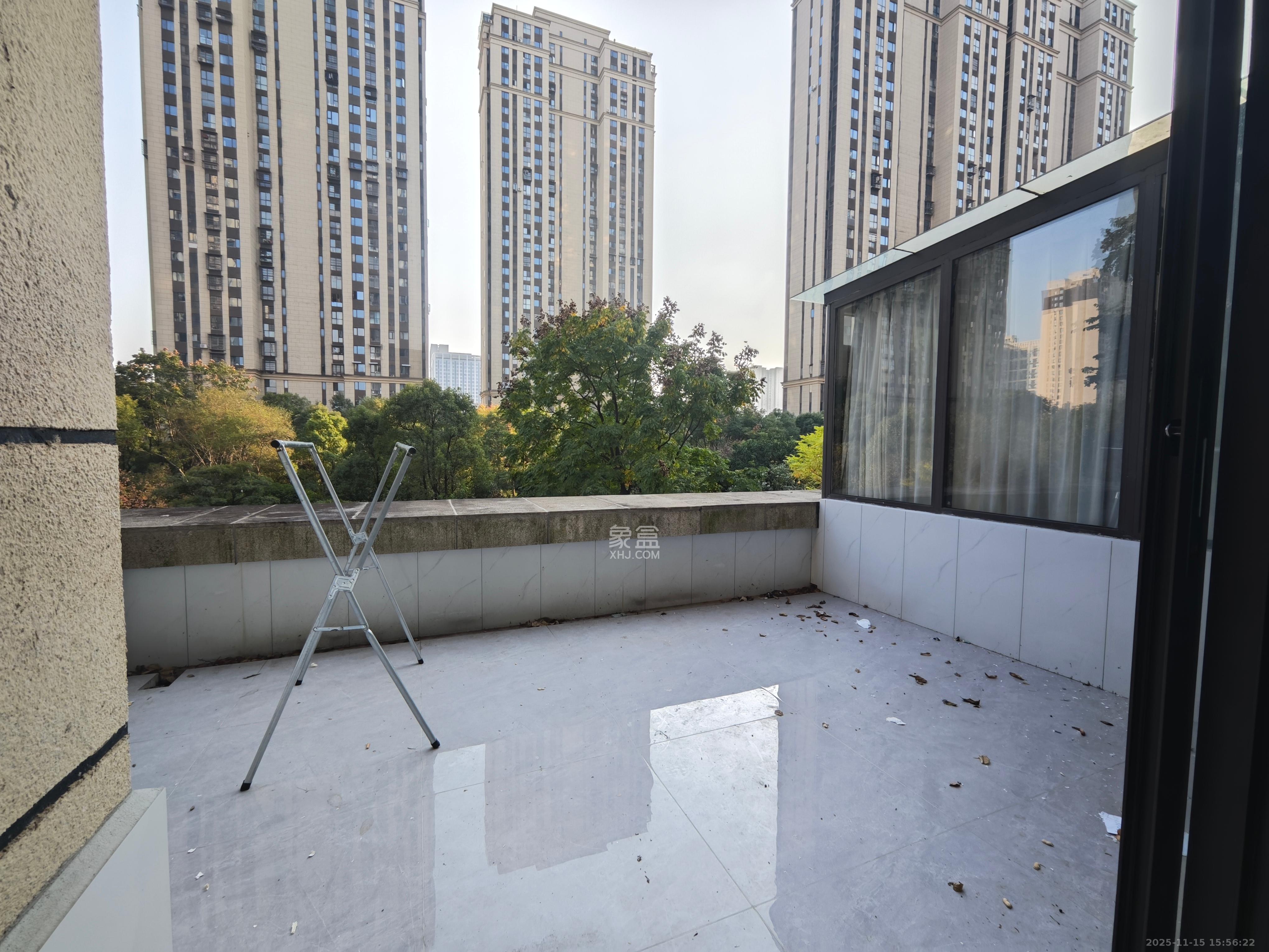 星湖湾一期高层  3室2厅1卫    2100.0元/月