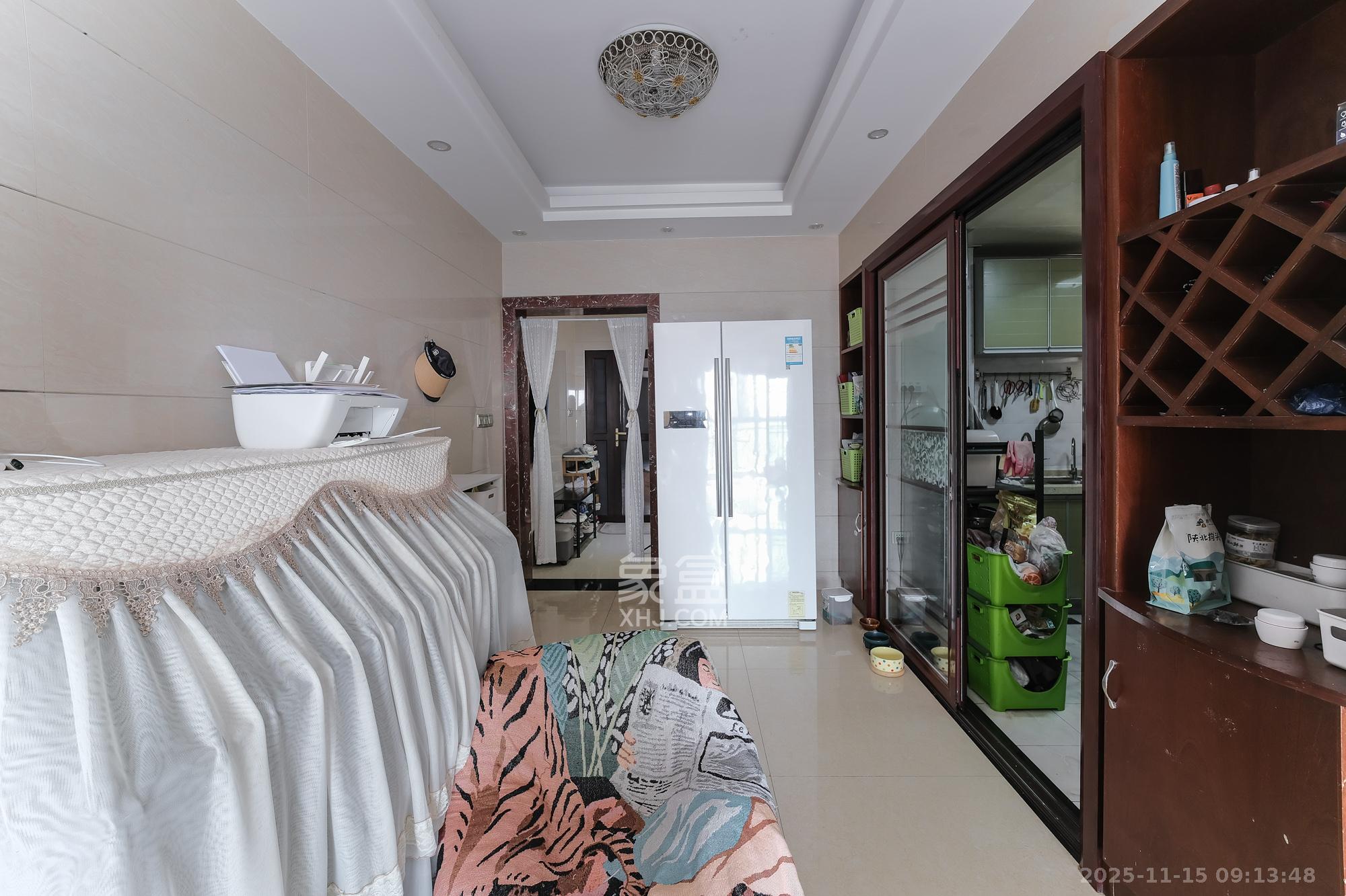 盛地尊域  3室2厅2卫    78.0万客厅