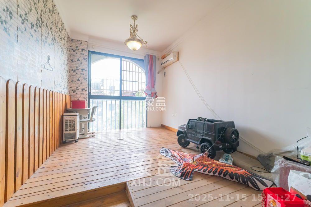 鹏基诺亚山林  4室2厅2卫    2200.0元/月室内图