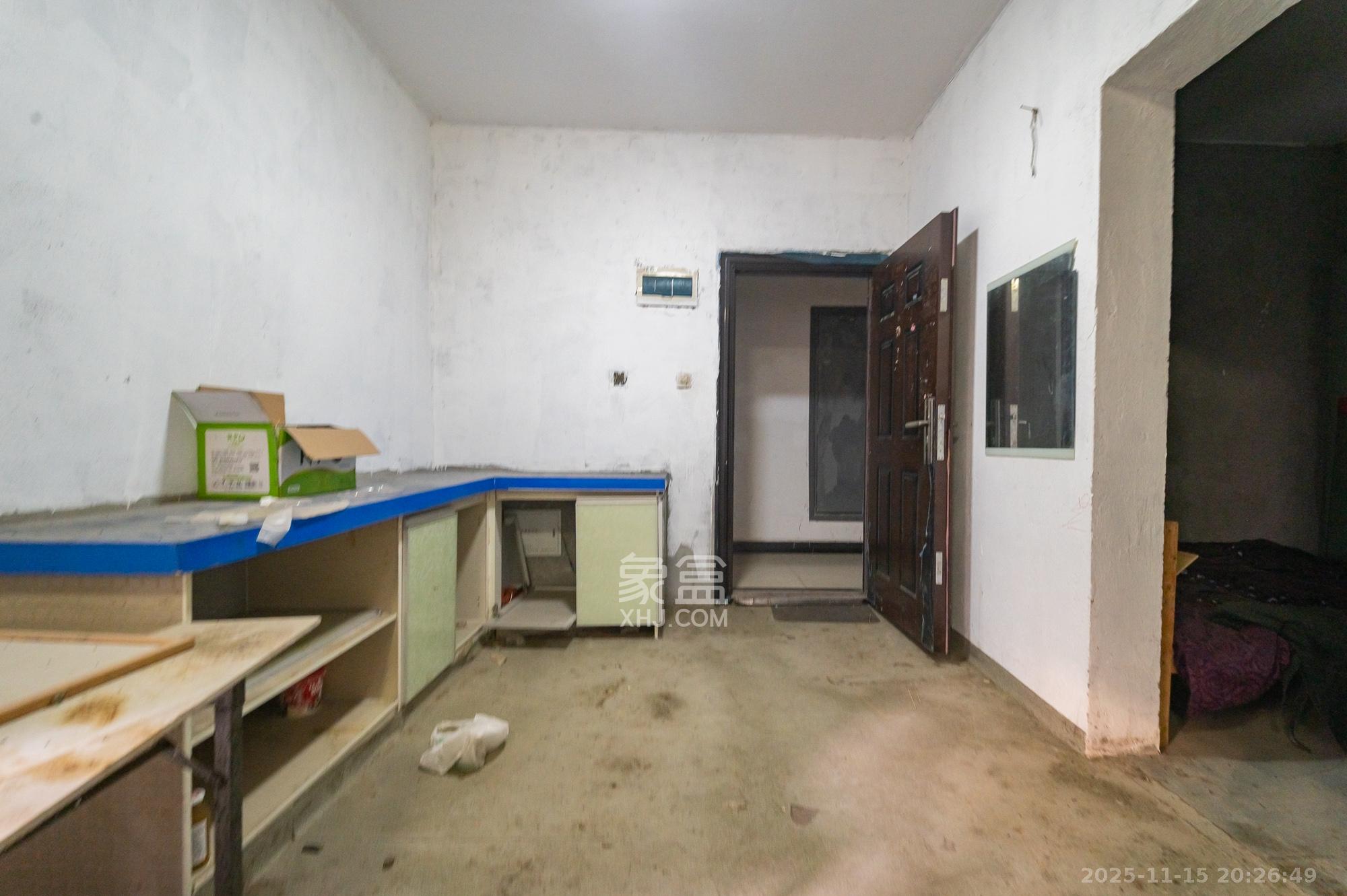 泊林晶城 3室2厅1卫 48.8万 泊林晶城 3室2厅1卫 48.8万客厅