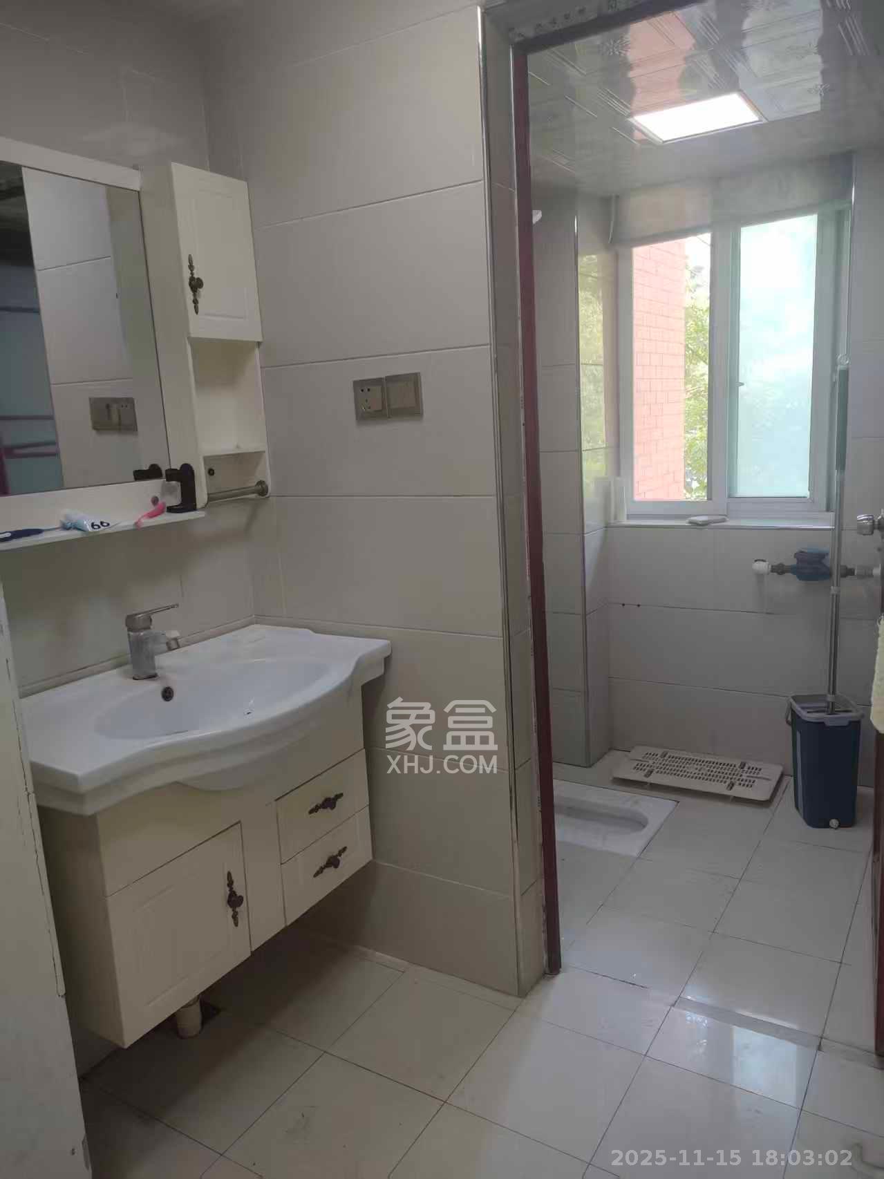 长房西郡  3室2厅1卫    2400.0元/月室内图