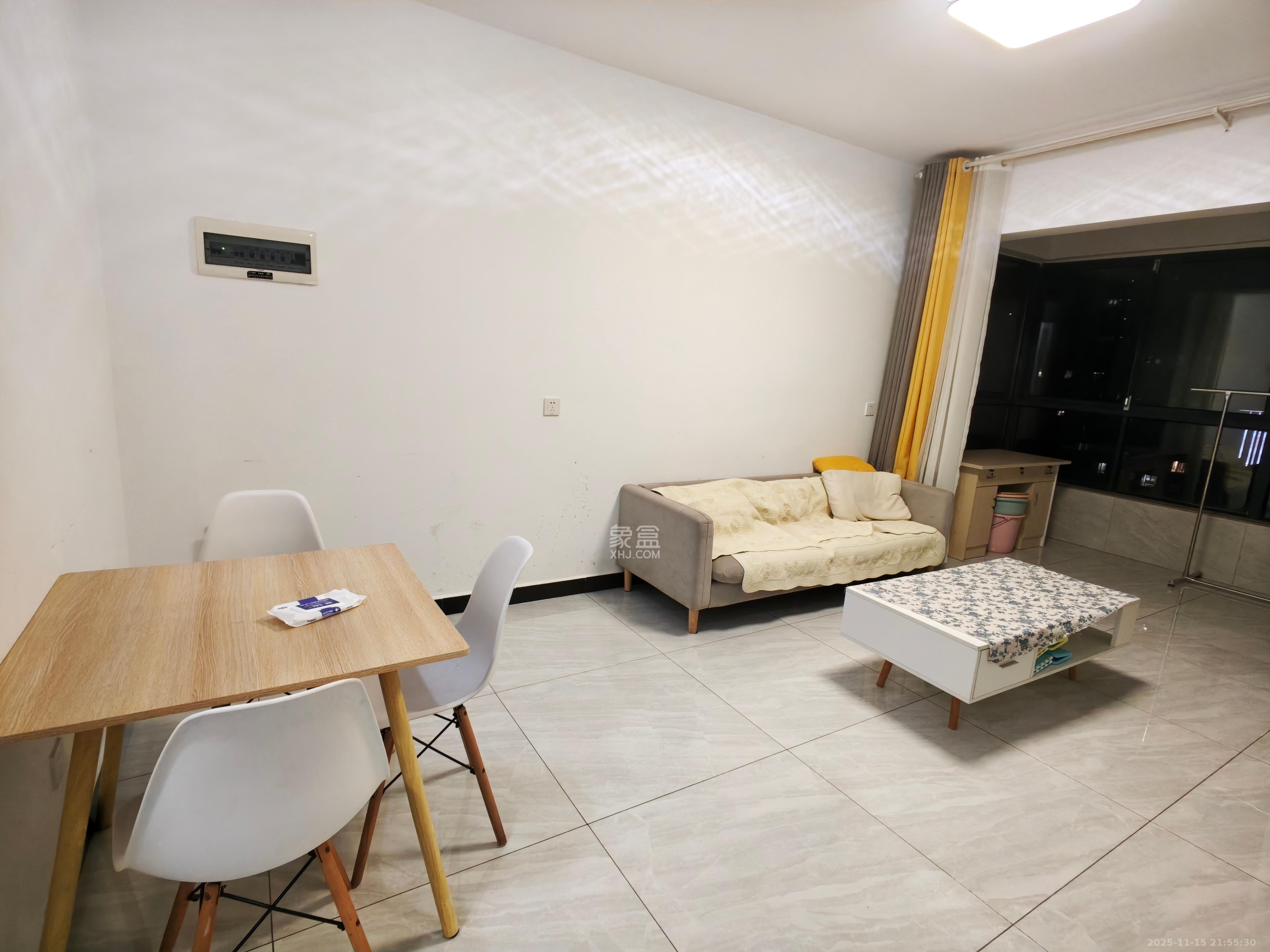 钱隆世家  2室1厅1卫    2200.0元/月室内图