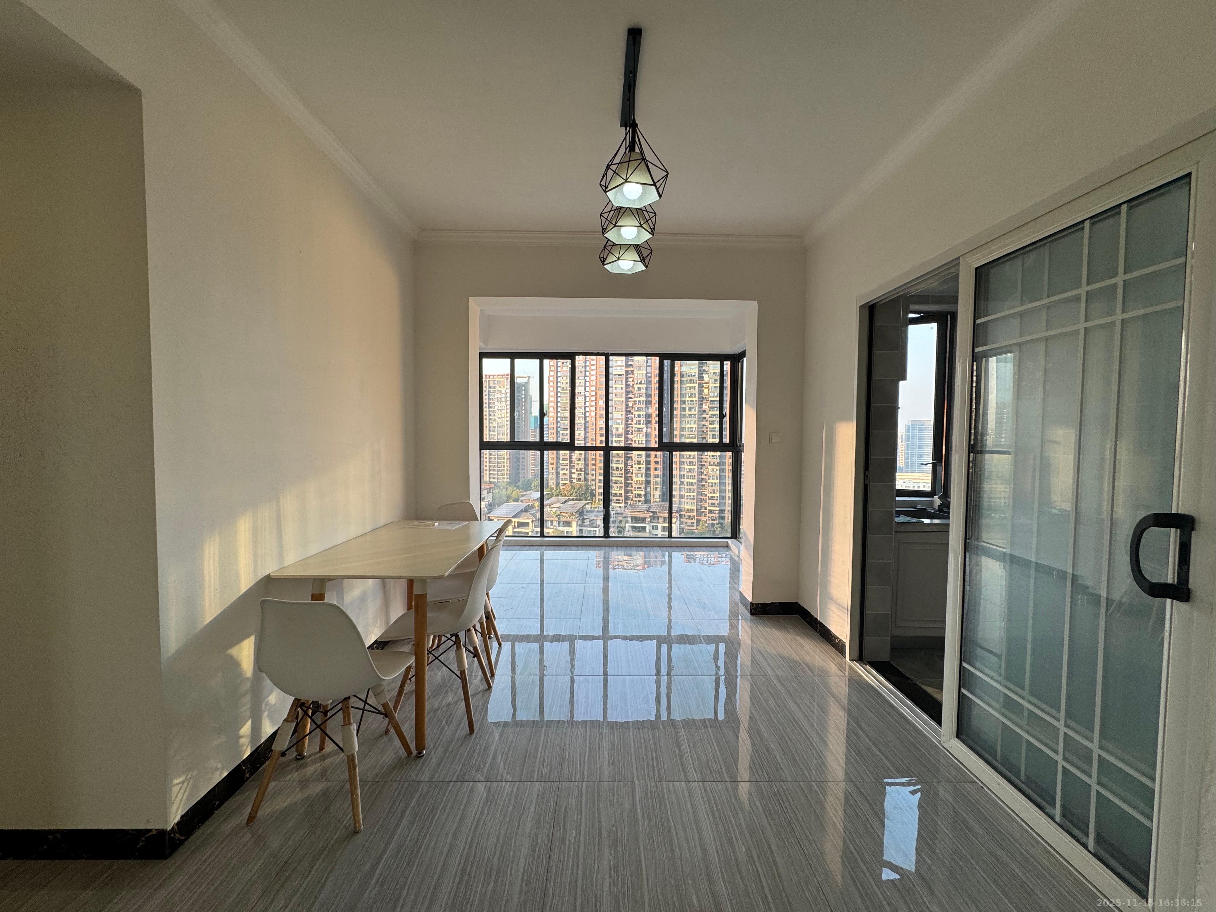 半山壹号  3室2厅1卫    3600.0元/月室内图