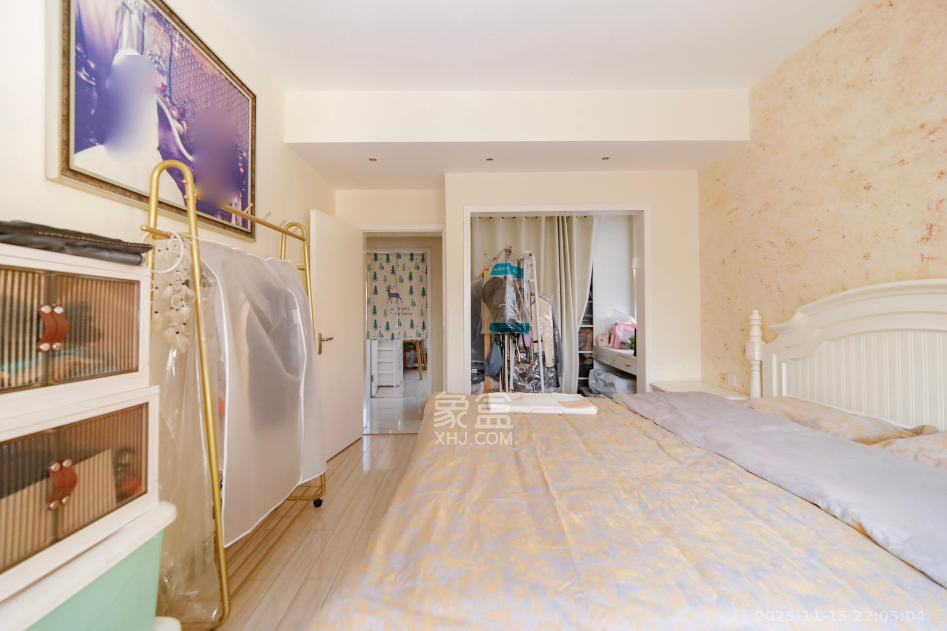 满庭芳小区  3室2厅2卫    88.0万卧室