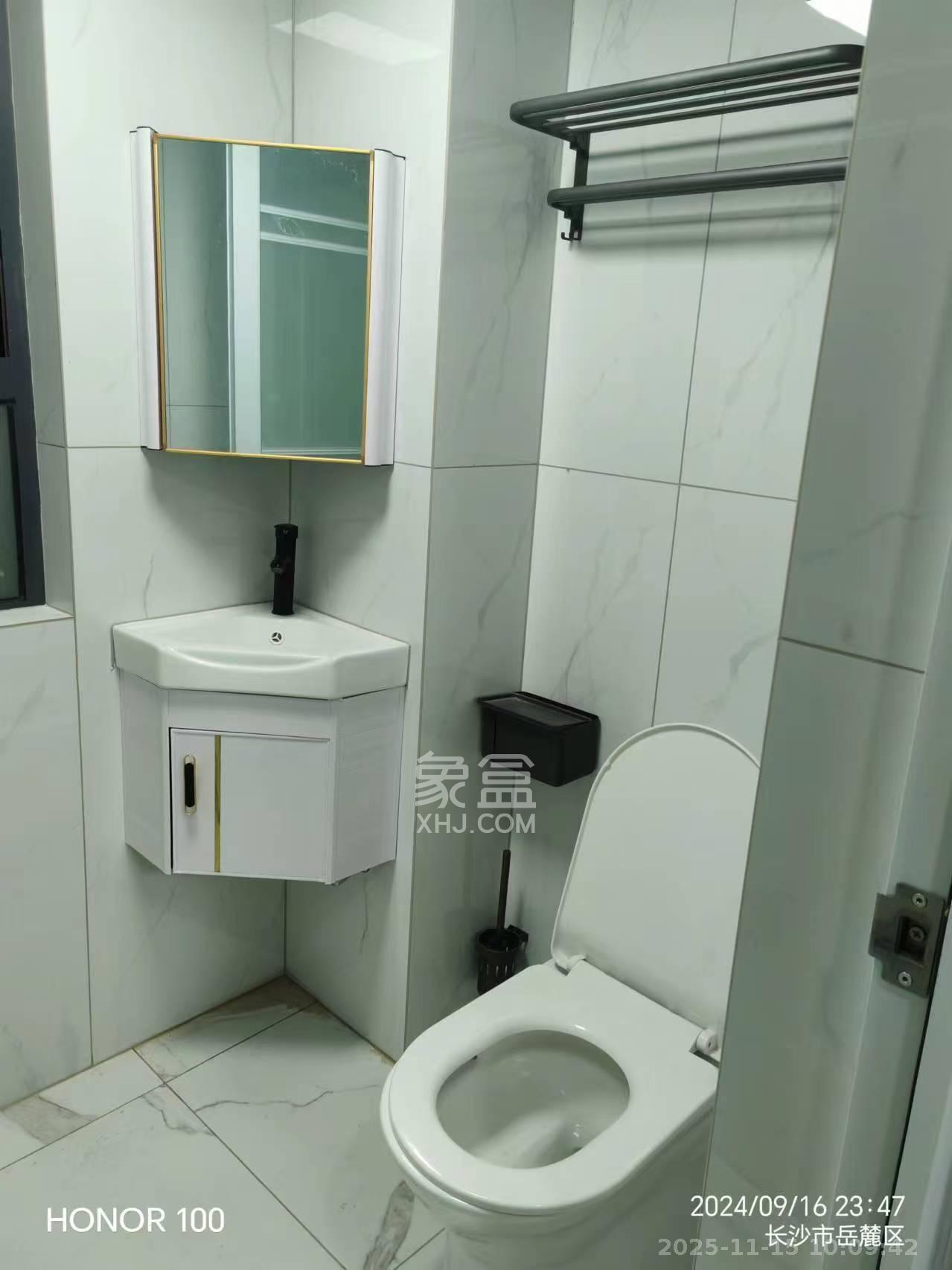 学士翰林苑  3室2厅2卫    2300.0元/月室内图