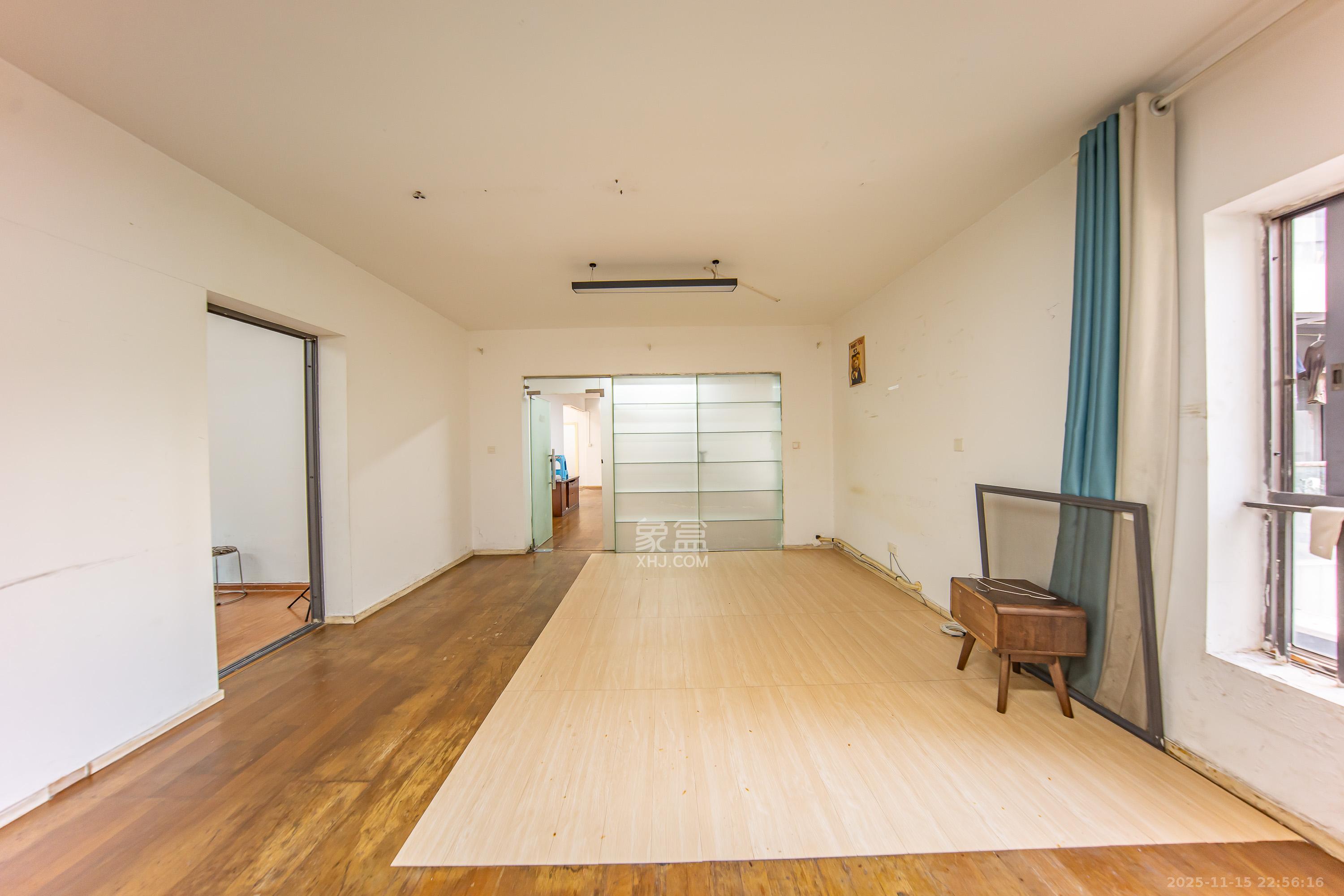 阳光100一期、四五期 1室2厅2卫 123.6万 阳光100一期、四五期 1室2厅2卫 123.6万卧室