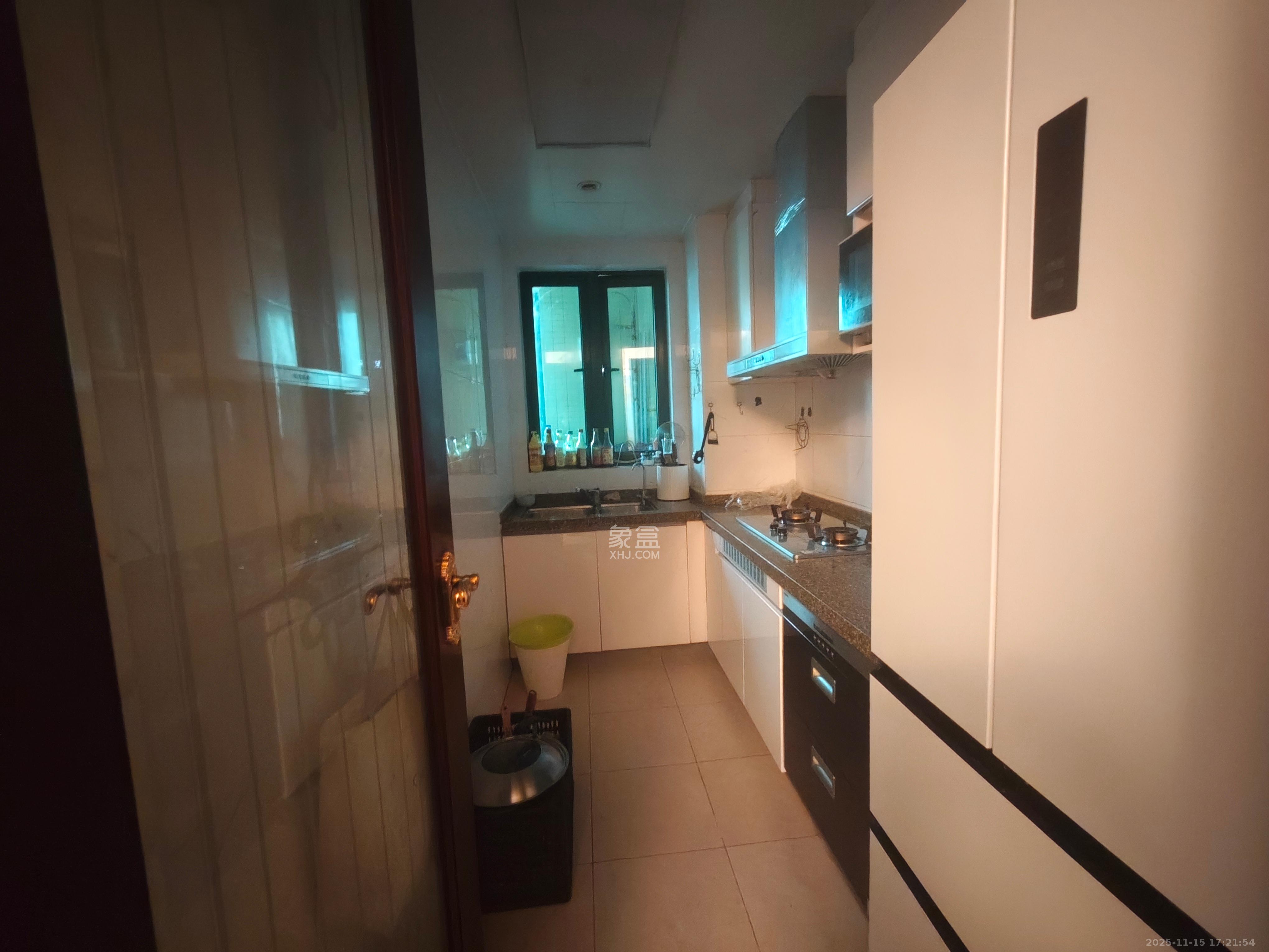 恒大翡翠华庭 3室2厅2卫 2500.0元/月 恒大翡翠华庭 3室2厅2卫 2500.0元/月室内图