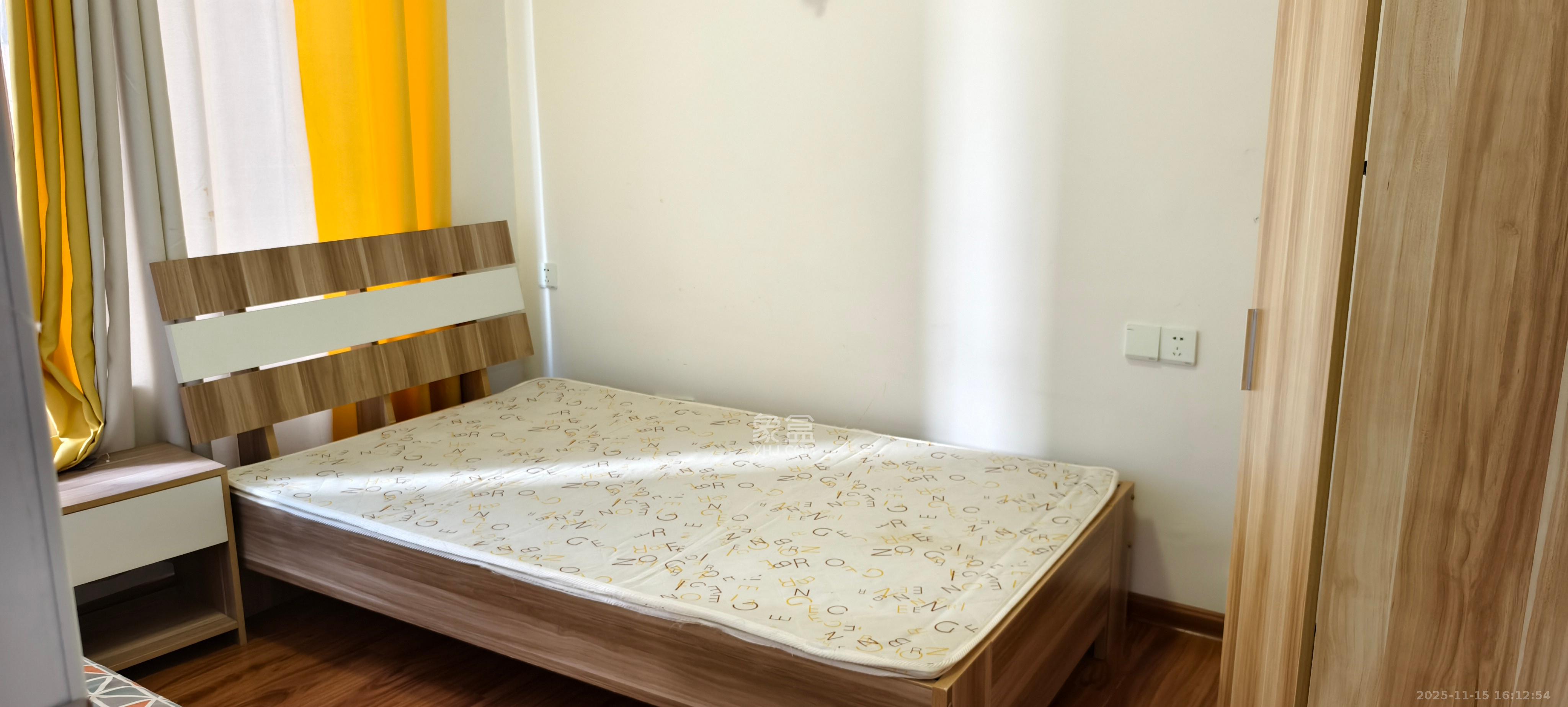 第六都（陆都小区）  1室2厅1卫    3200.0元/月室内图