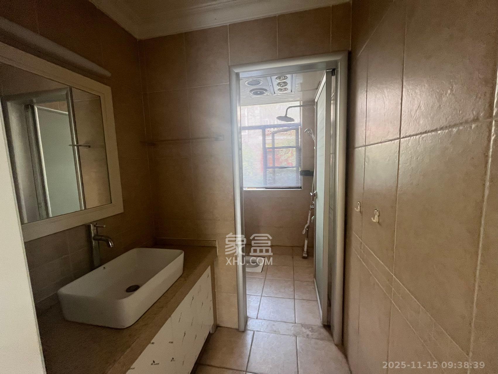 麓山恋迪亚溪谷  5室2厅3卫    7000.0元/月室内图