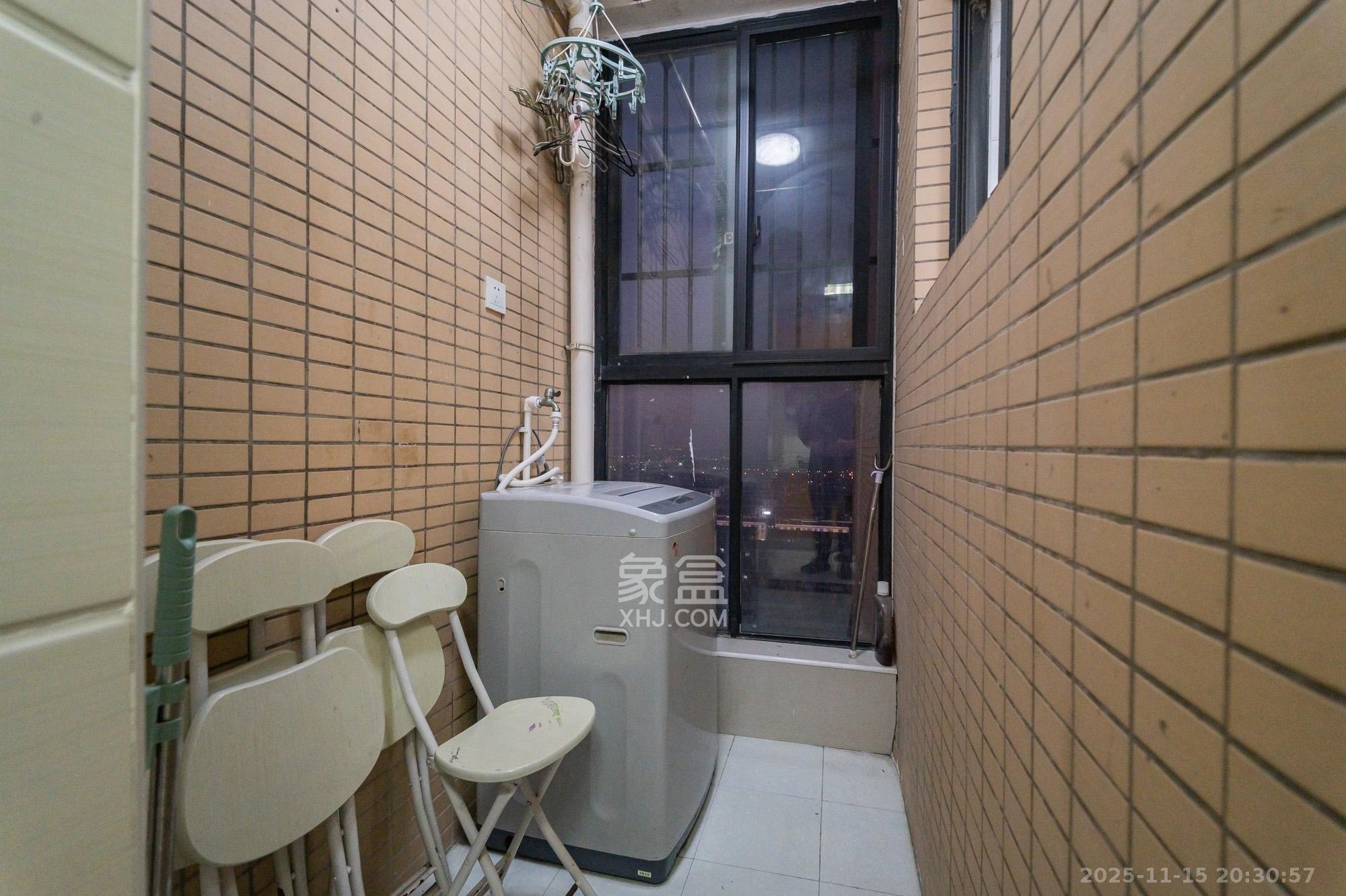 深业睿城 1室1厅1卫 35.8万 深业睿城 1室1厅1卫 35.8万阳台