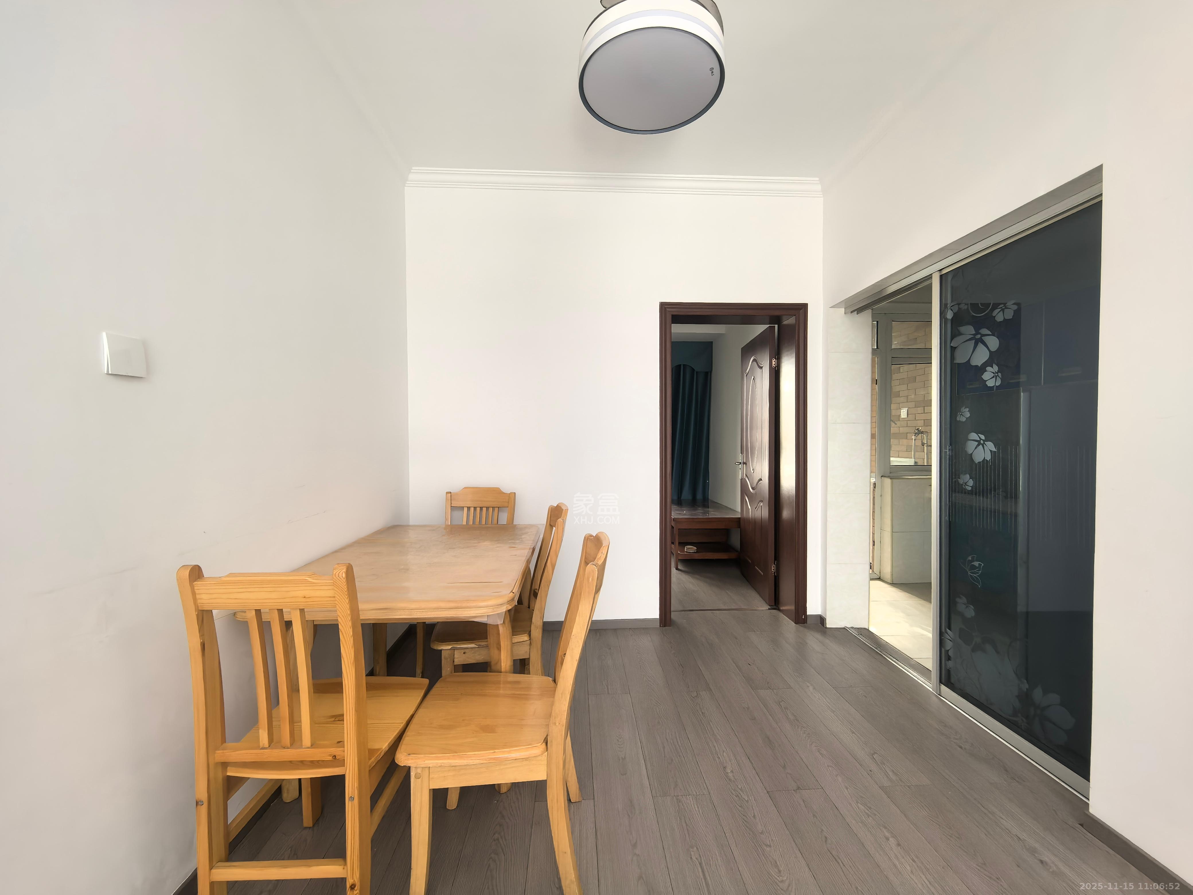 山水湾  3室2厅1卫    1500.0元/月室内图