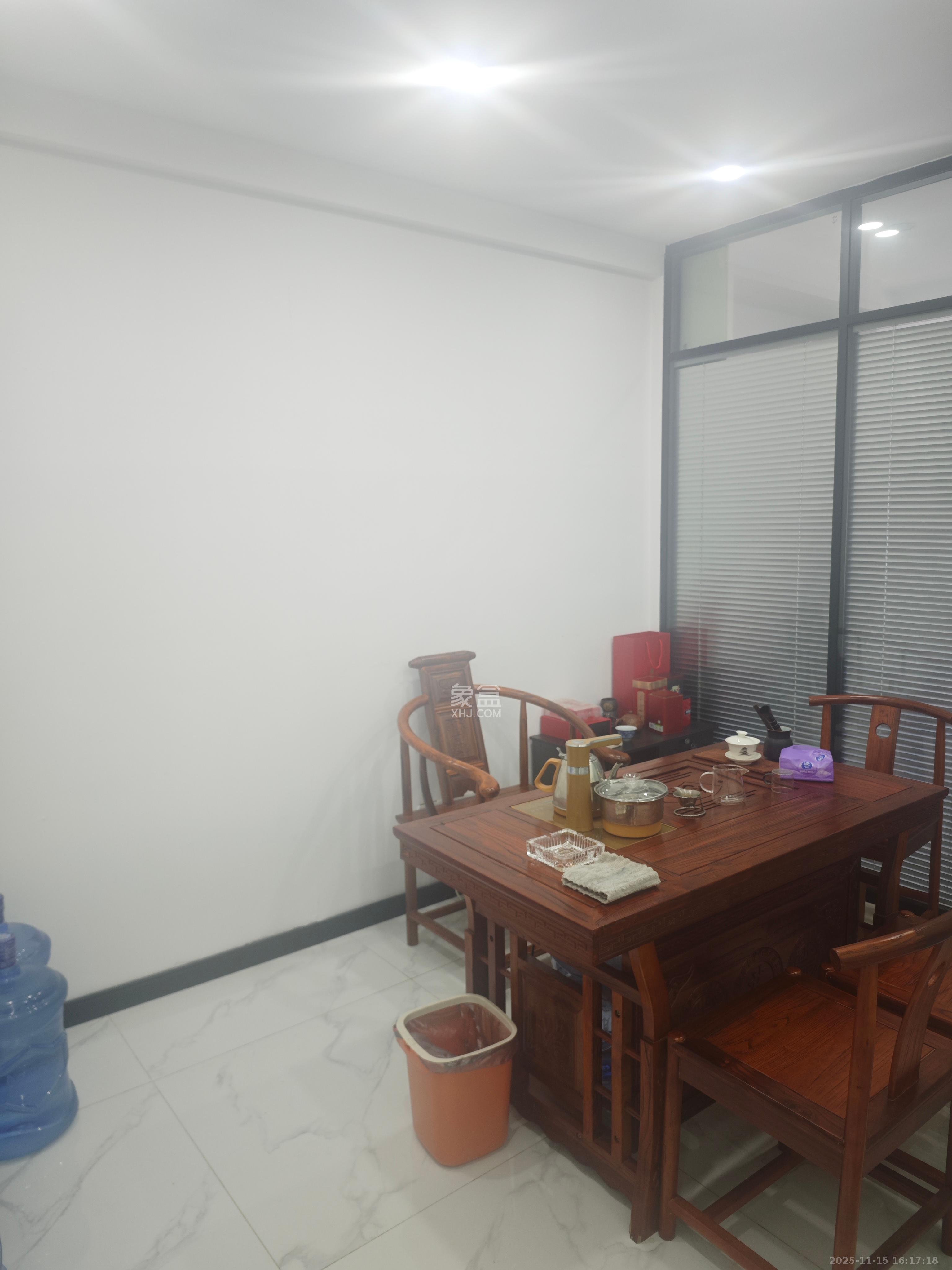 湘域中央  3室1厅1卫    4200.0元/月室内图