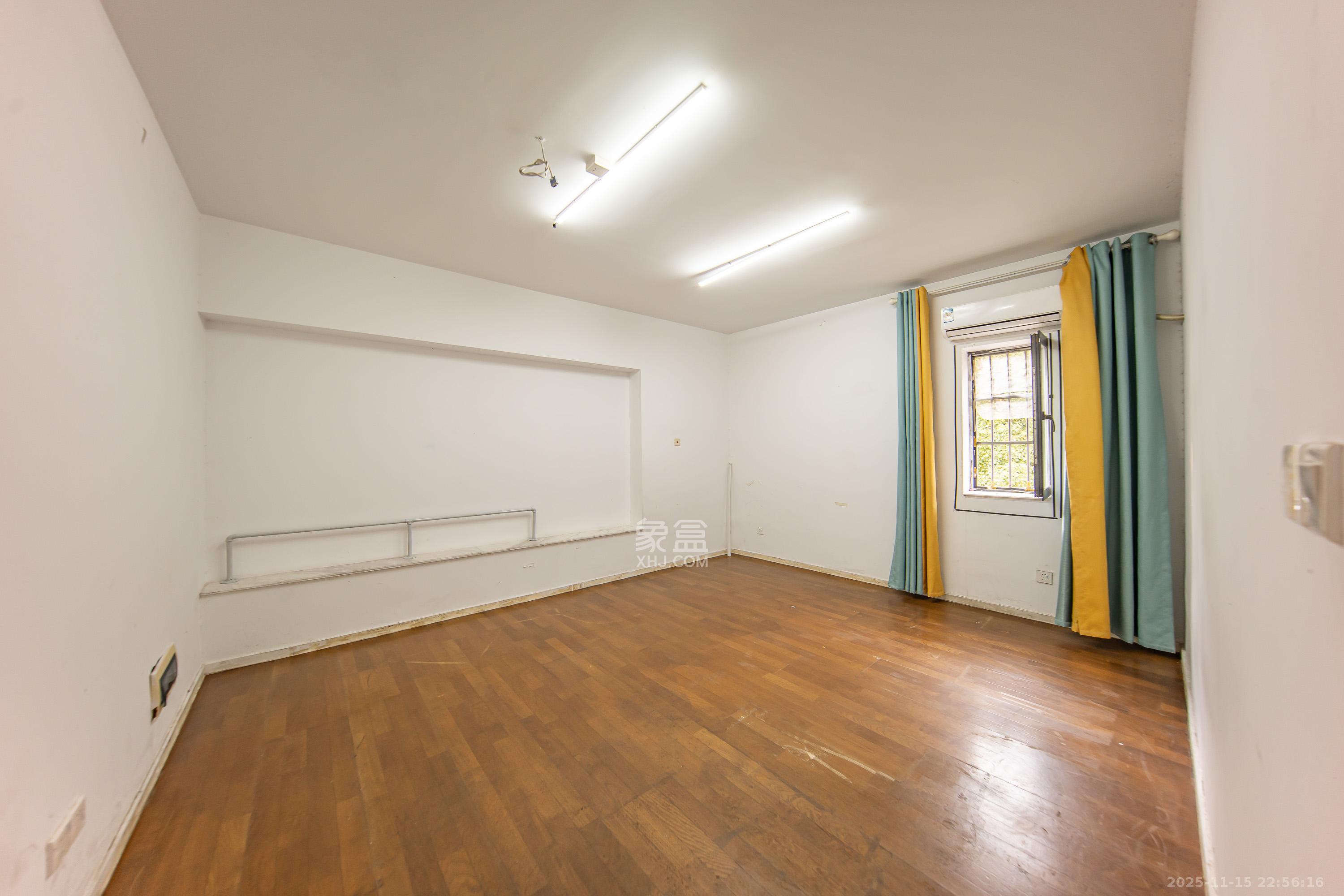 阳光100一期、四五期 1室2厅2卫 123.6万 阳光100一期、四五期 1室2厅2卫 123.6万卧室