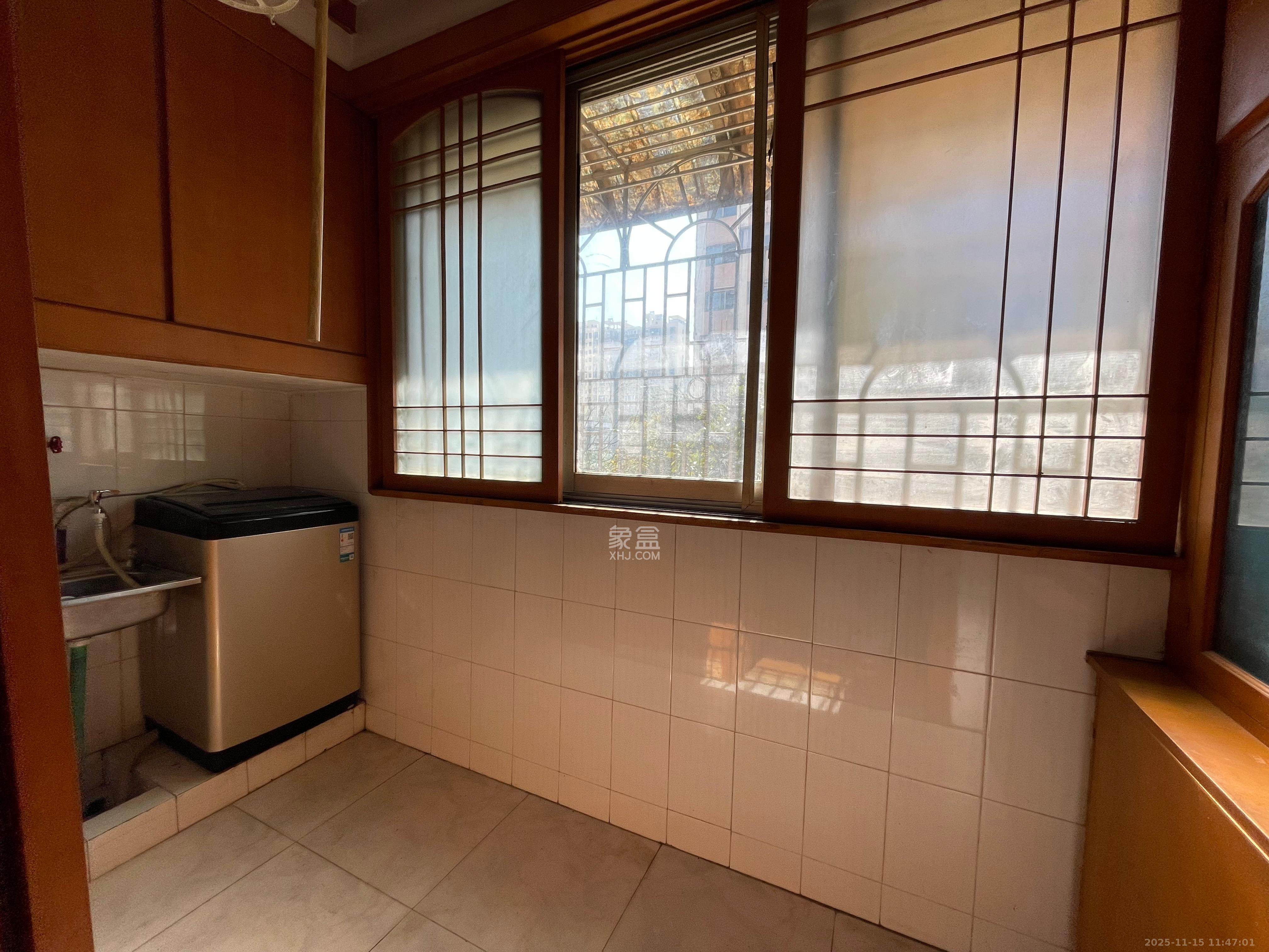 武警宿舍  3室2厅1卫    1700.0元/月室内图