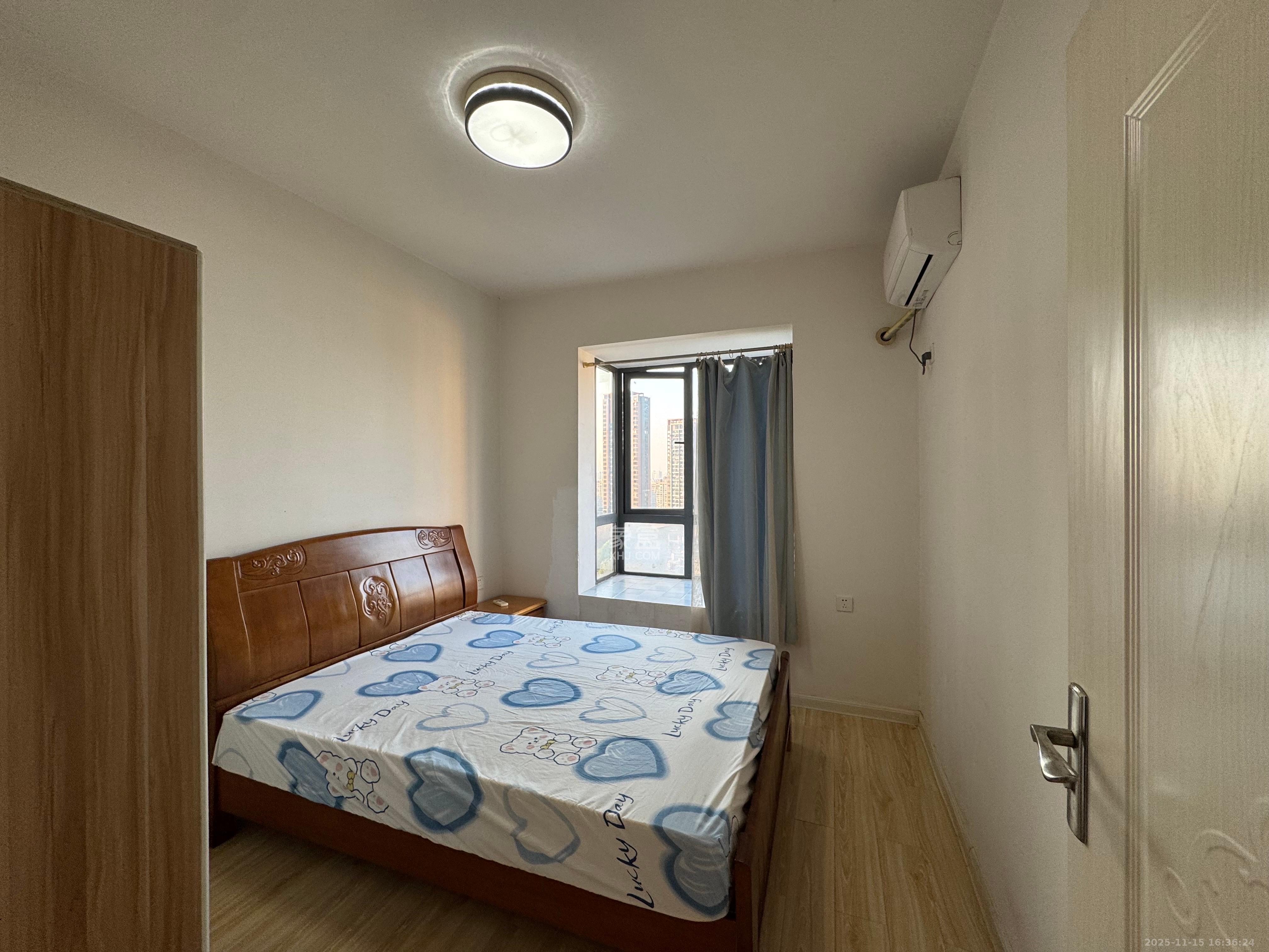 半山壹号  3室2厅1卫    3600.0元/月室内图