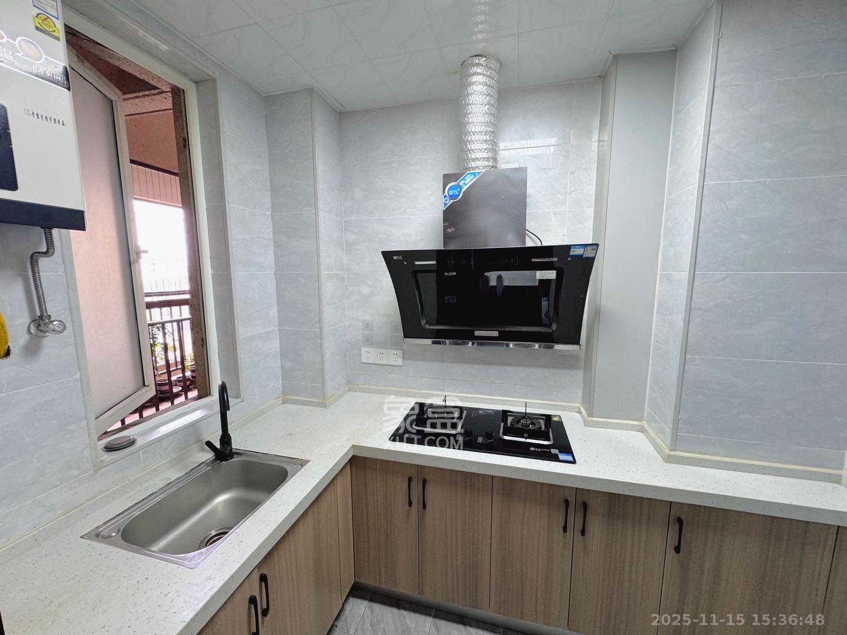 芙蓉万国城MOMA（卓越汇富苑）  3室1厅1卫    2200.0元/月室内图