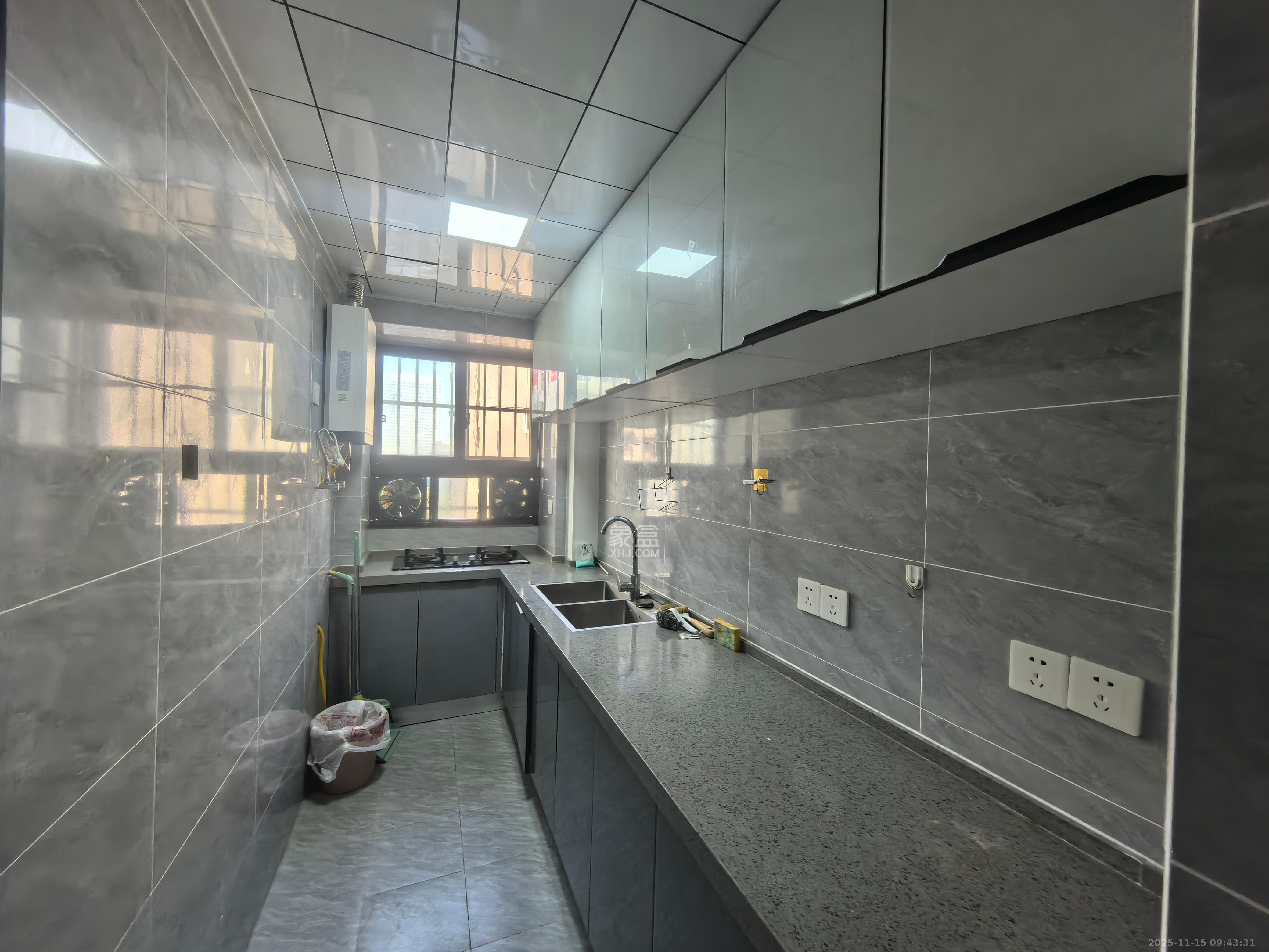 金三角花园  3室1厅1卫    1700.0元/月室内图