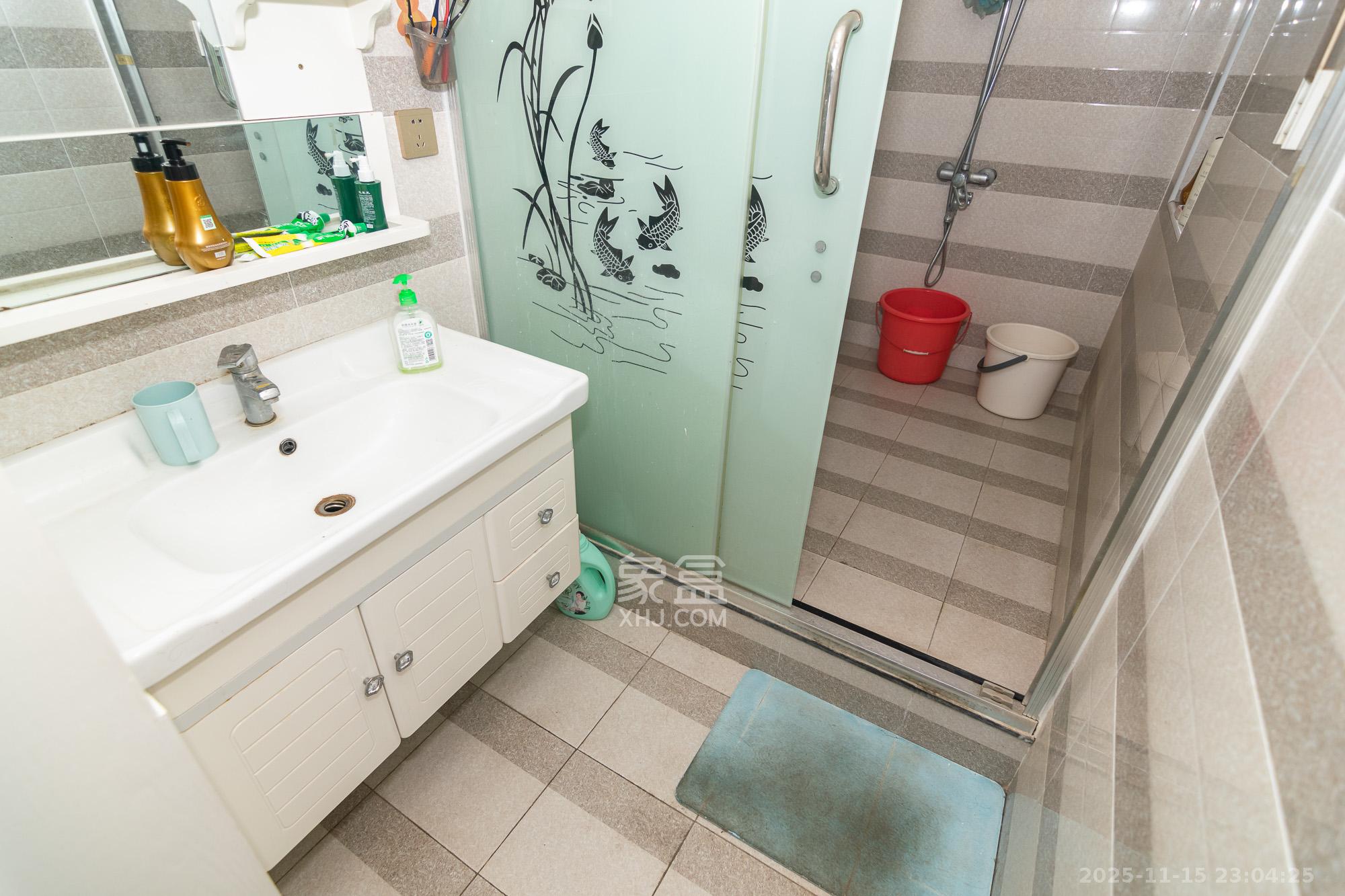 金地三千府（金地湖山樾、金地自在城）  3室2厅2卫    68.0万卫生间