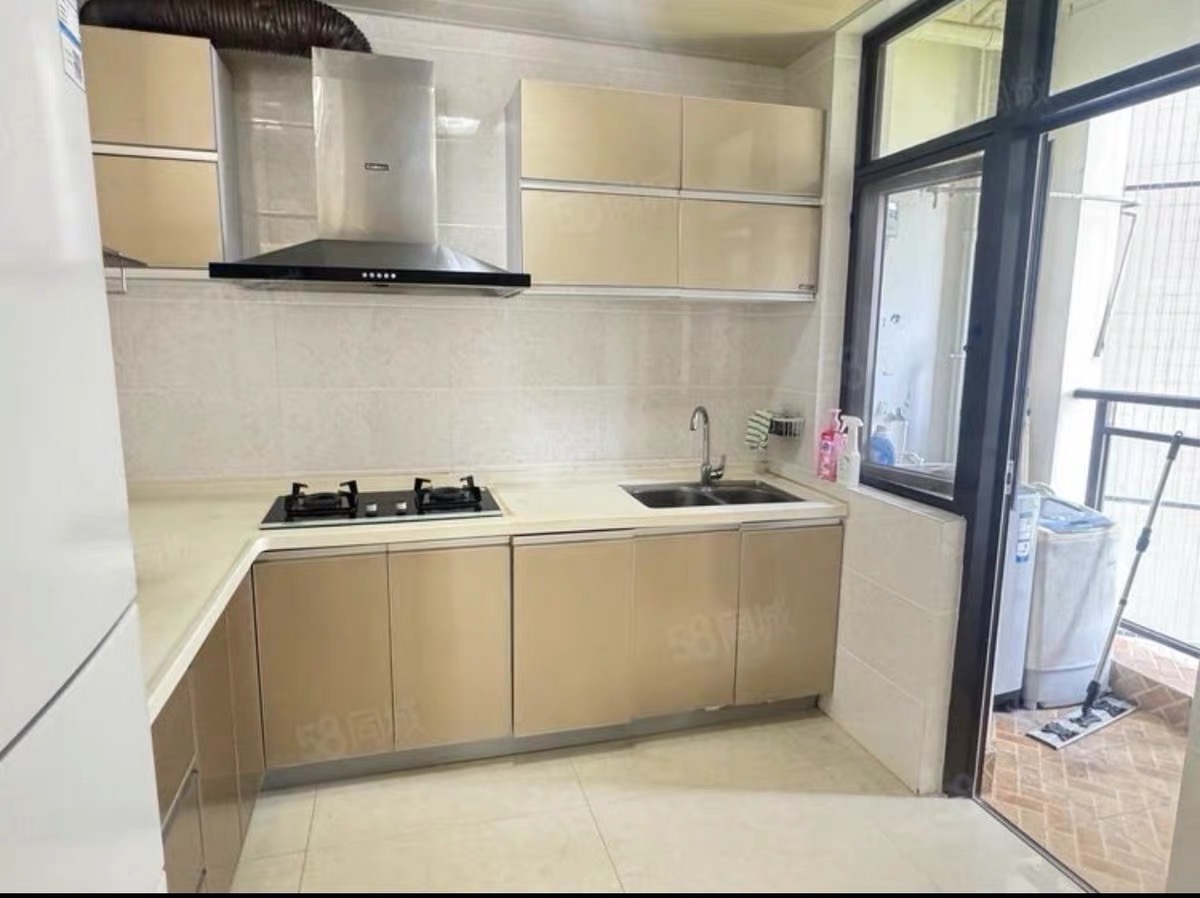 鸿天阁 2室1厅1卫 2500.0元/月 鸿天阁 2室1厅1卫 2500.0元/月室内图