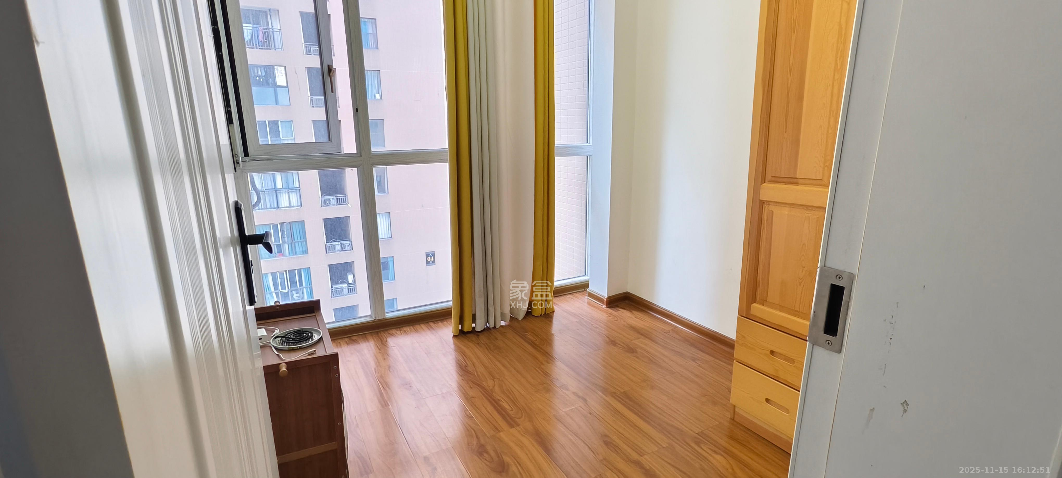 第六都（陆都小区）  1室2厅1卫    3200.0元/月室内图