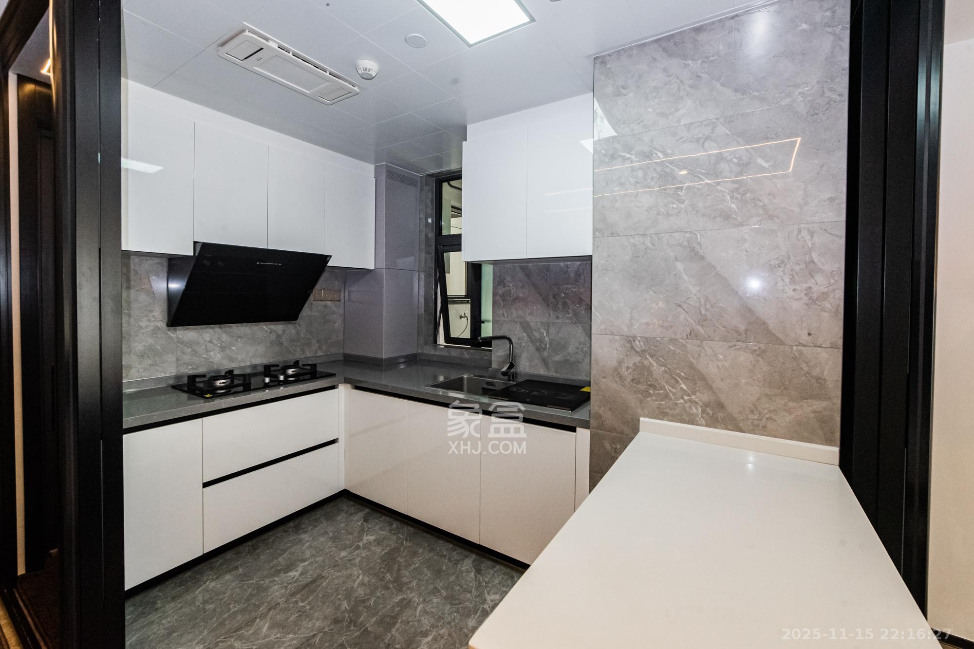 北辰瀚江府 3室2厅2卫 248.0万 北辰瀚江府 3室2厅2卫 248.0万厨房