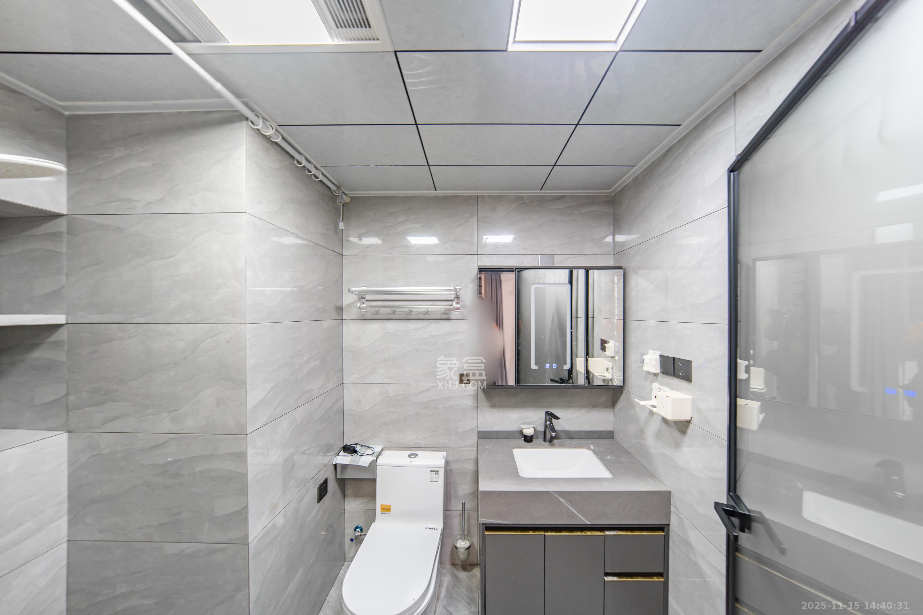 金色屋顶 5室2厅3卫 260.0万 金色屋顶 5室2厅3卫 260.0万卫生间