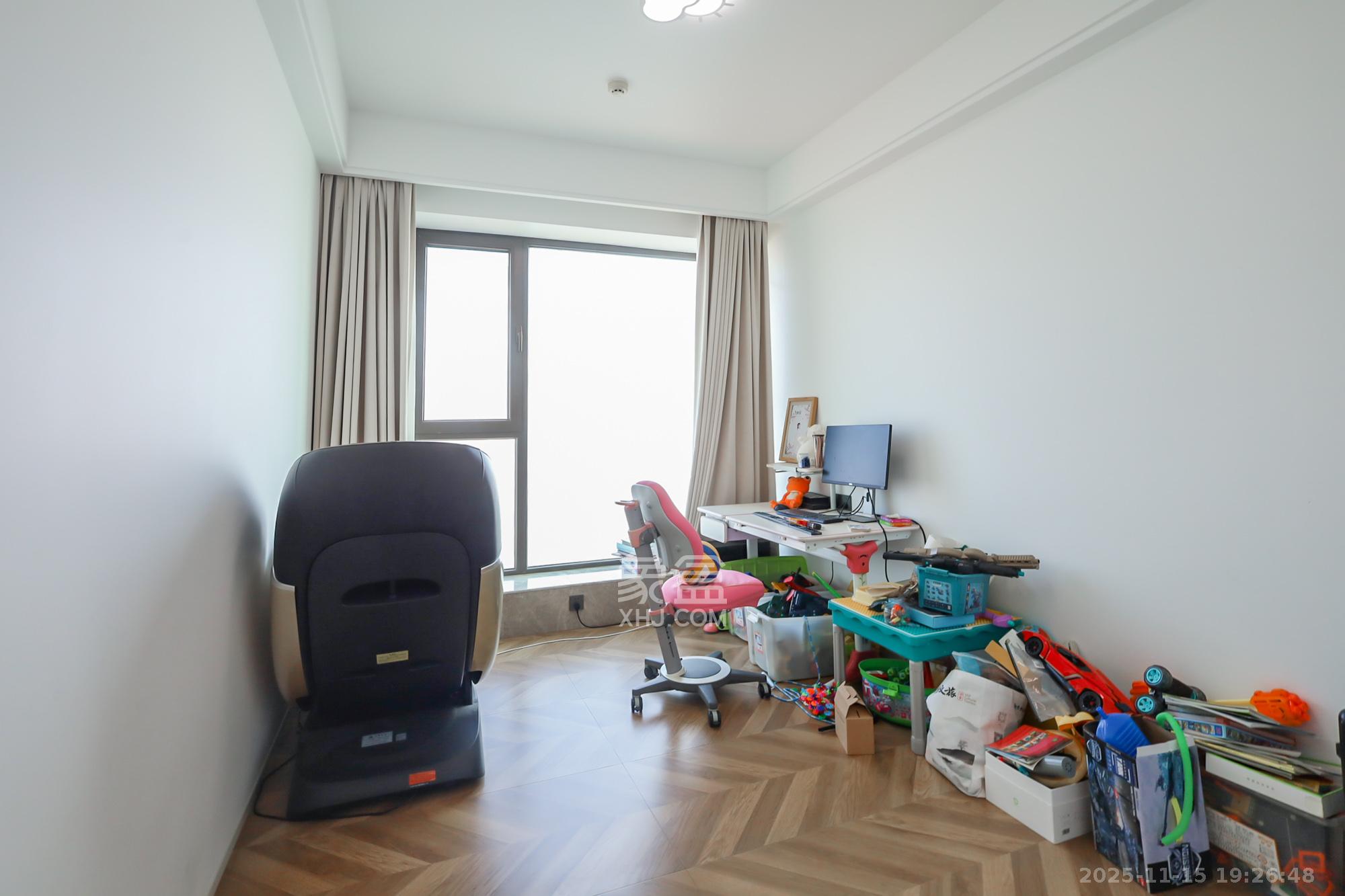 远洋外滩壹号  4室2厅2卫    498.0万卧室