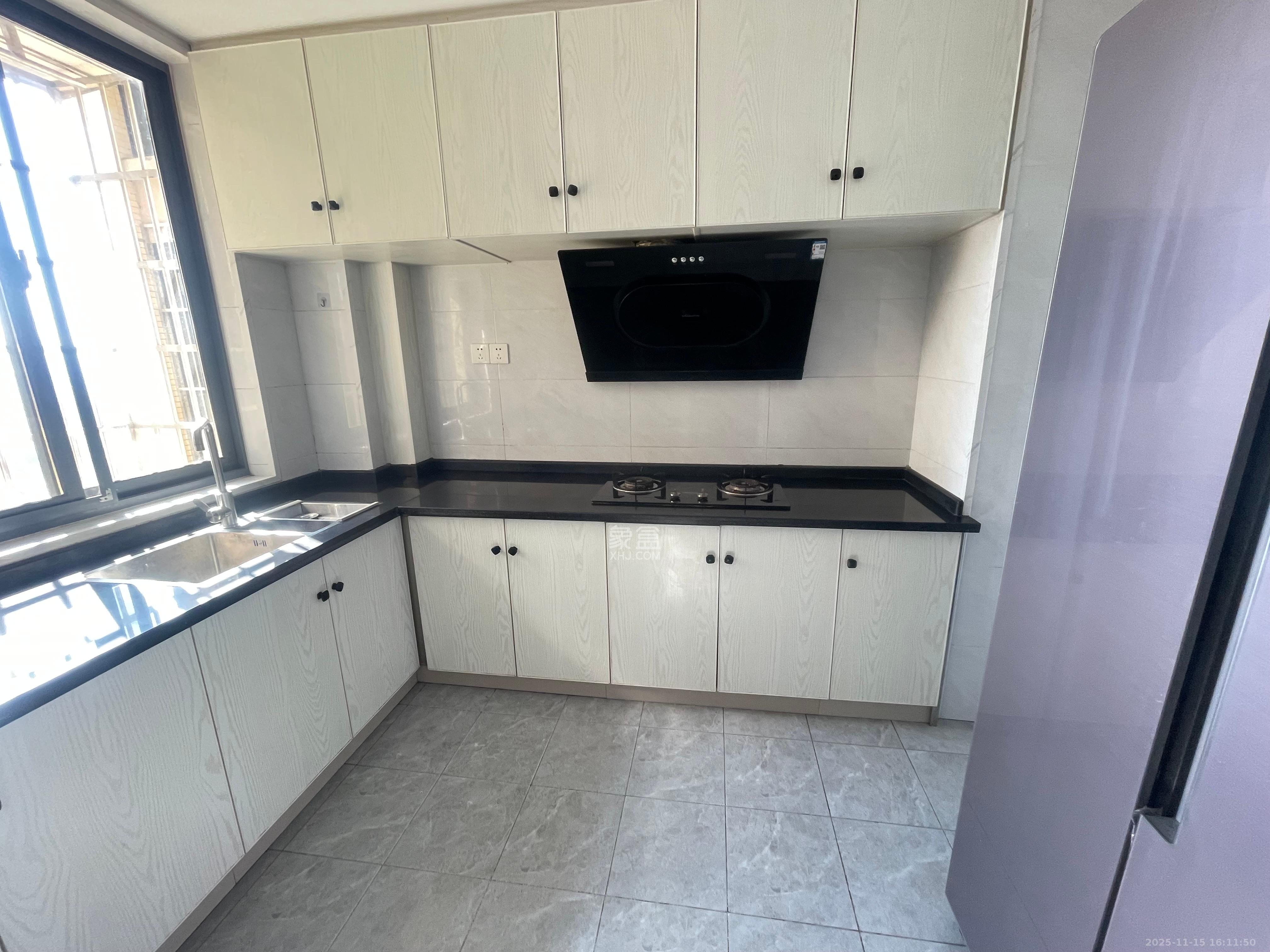 星城新宇川河苑 3室2厅2卫 2200.0元/月 星城新宇川河苑 3室2厅2卫 2200.0元/月室内图