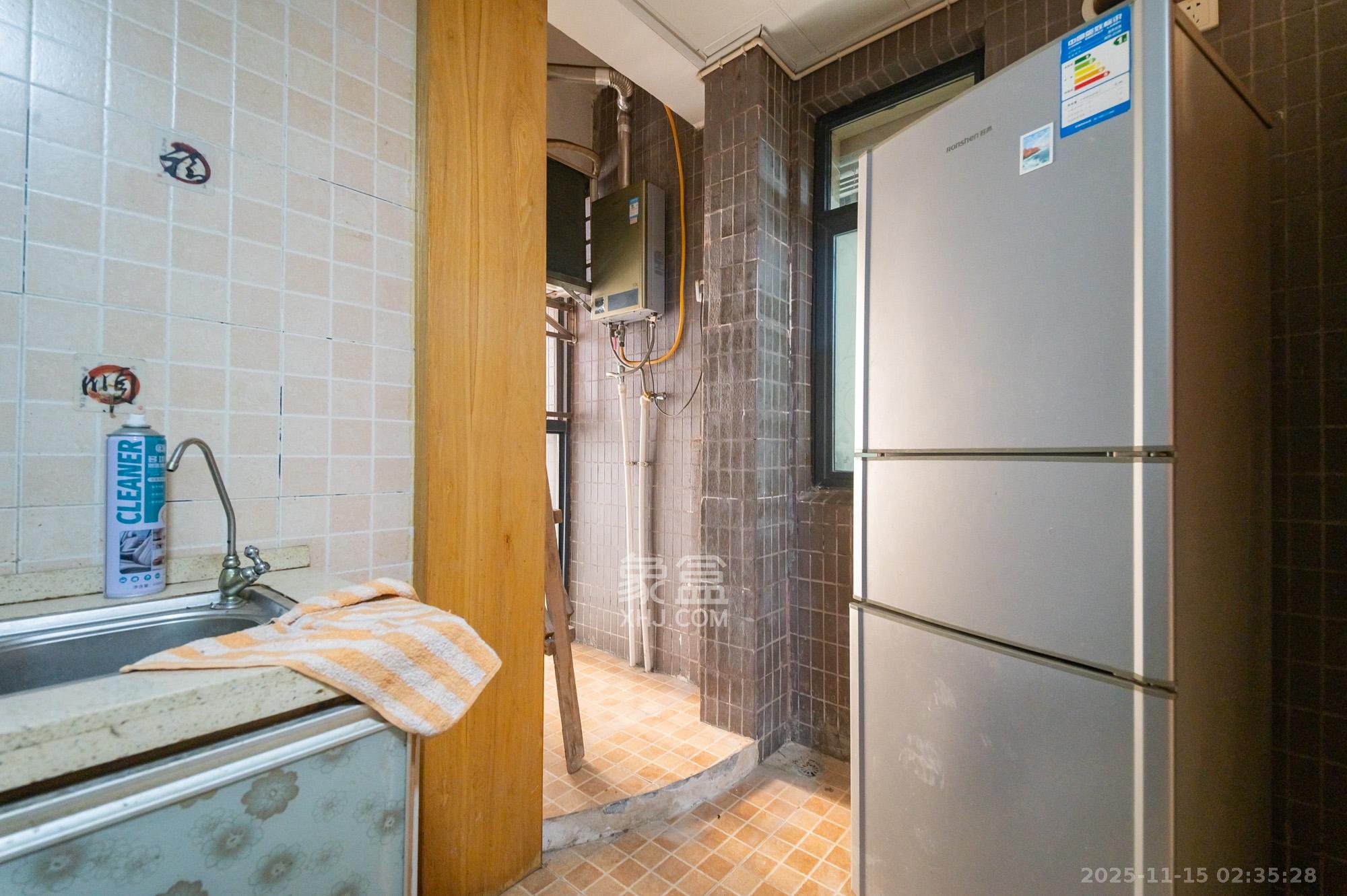 蓝山郡  2室2厅1卫    49.8万厨房