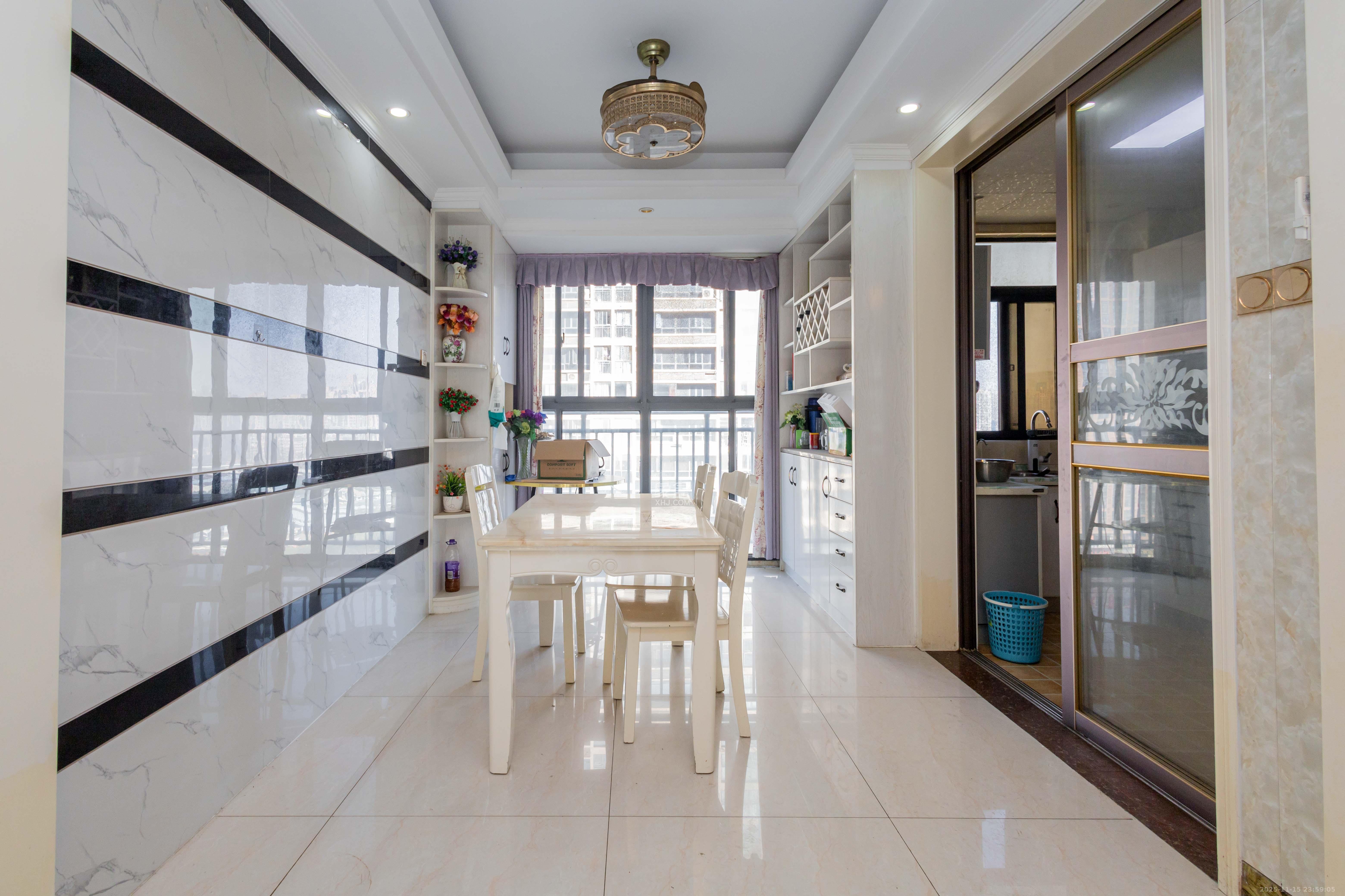 东岸城邦 3室2厅2卫 88.0万 东岸城邦 3室2厅2卫 88.0万客厅