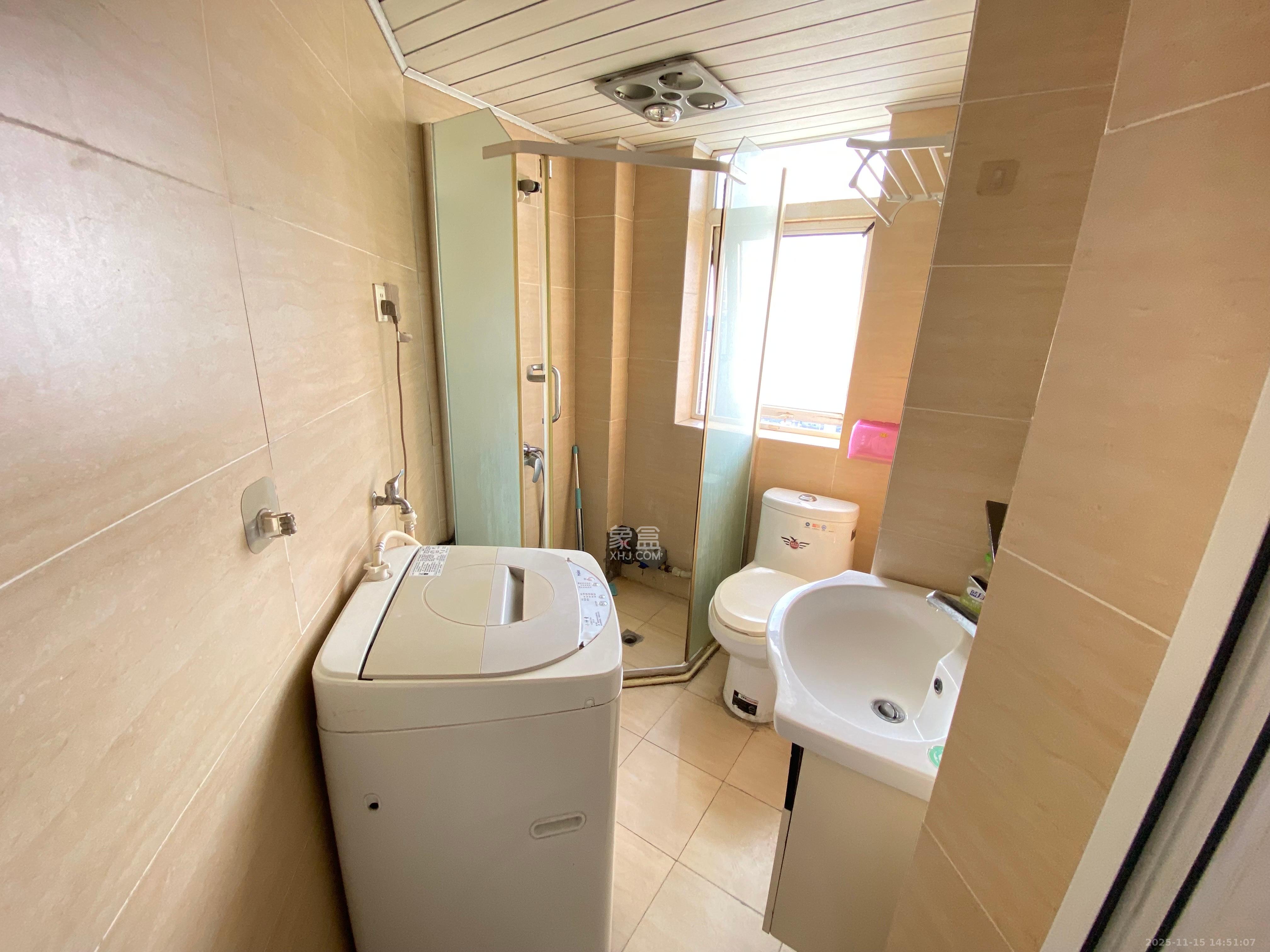 汇富中心  1室1厅1卫    1800.0元/月室内图