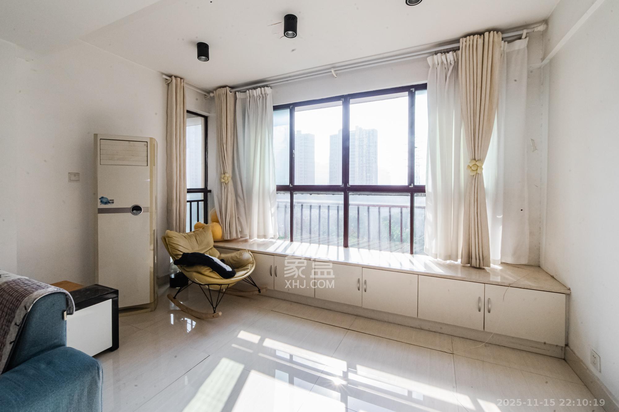 万国城（当代满庭春MOMA）一期  2室2厅1卫    85.0万阳台