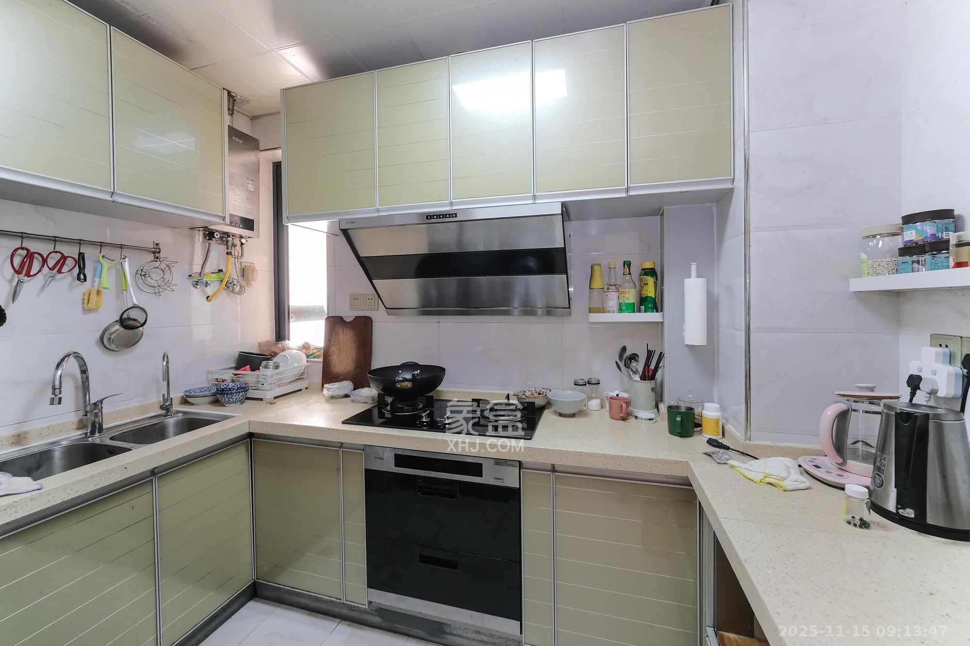 盛地尊域  3室2厅2卫    78.0万厨房