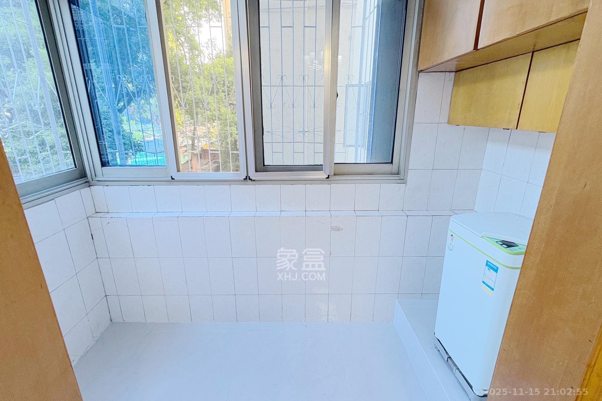 省政府五所 3室1厅1卫 100.0万 省政府五所 3室1厅1卫 100.0万阳台