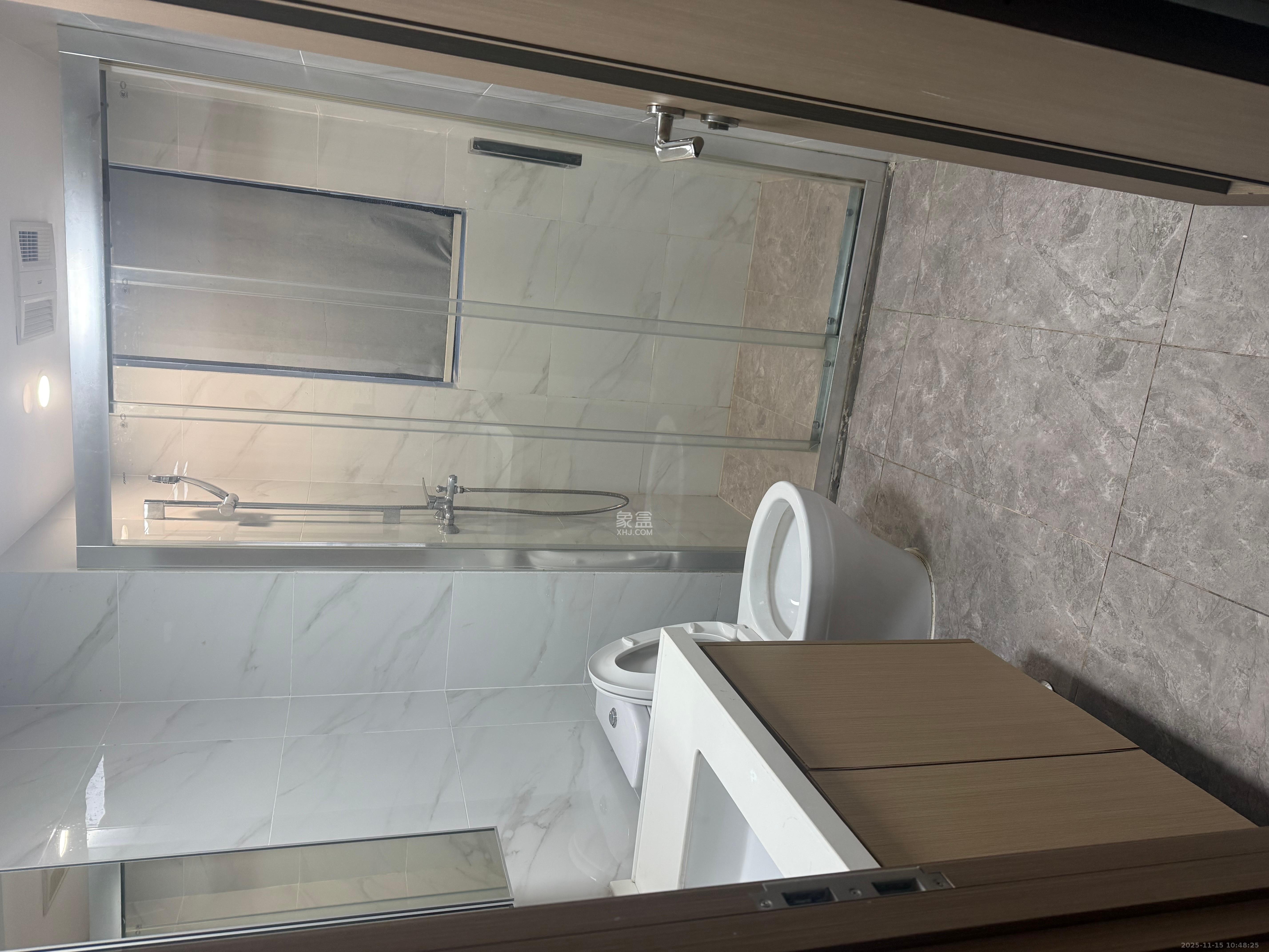 招商华发依云曦城  3室2厅2卫    2300.0元/月室内图