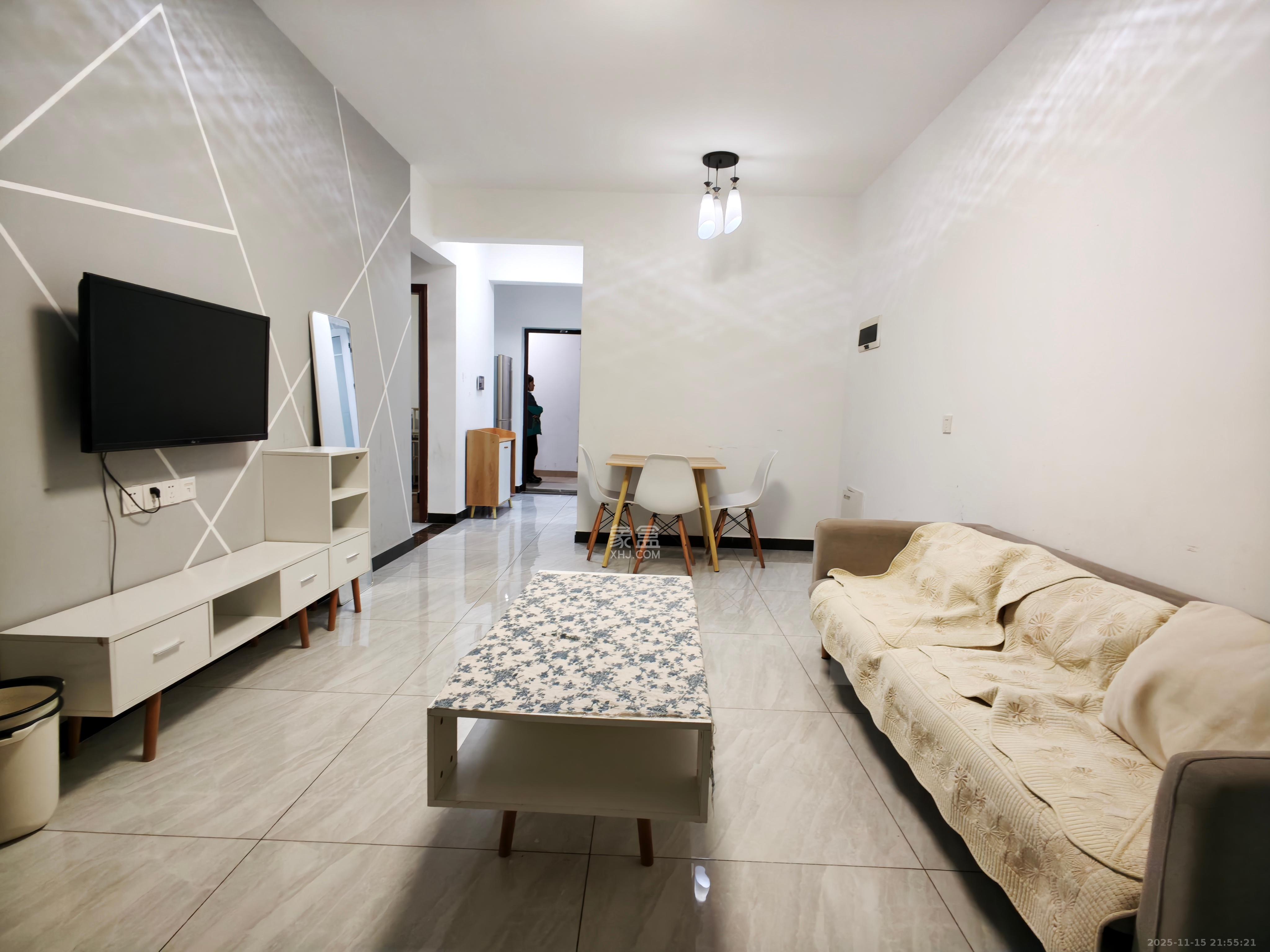 钱隆世家  2室1厅1卫    2200.0元/月室内图