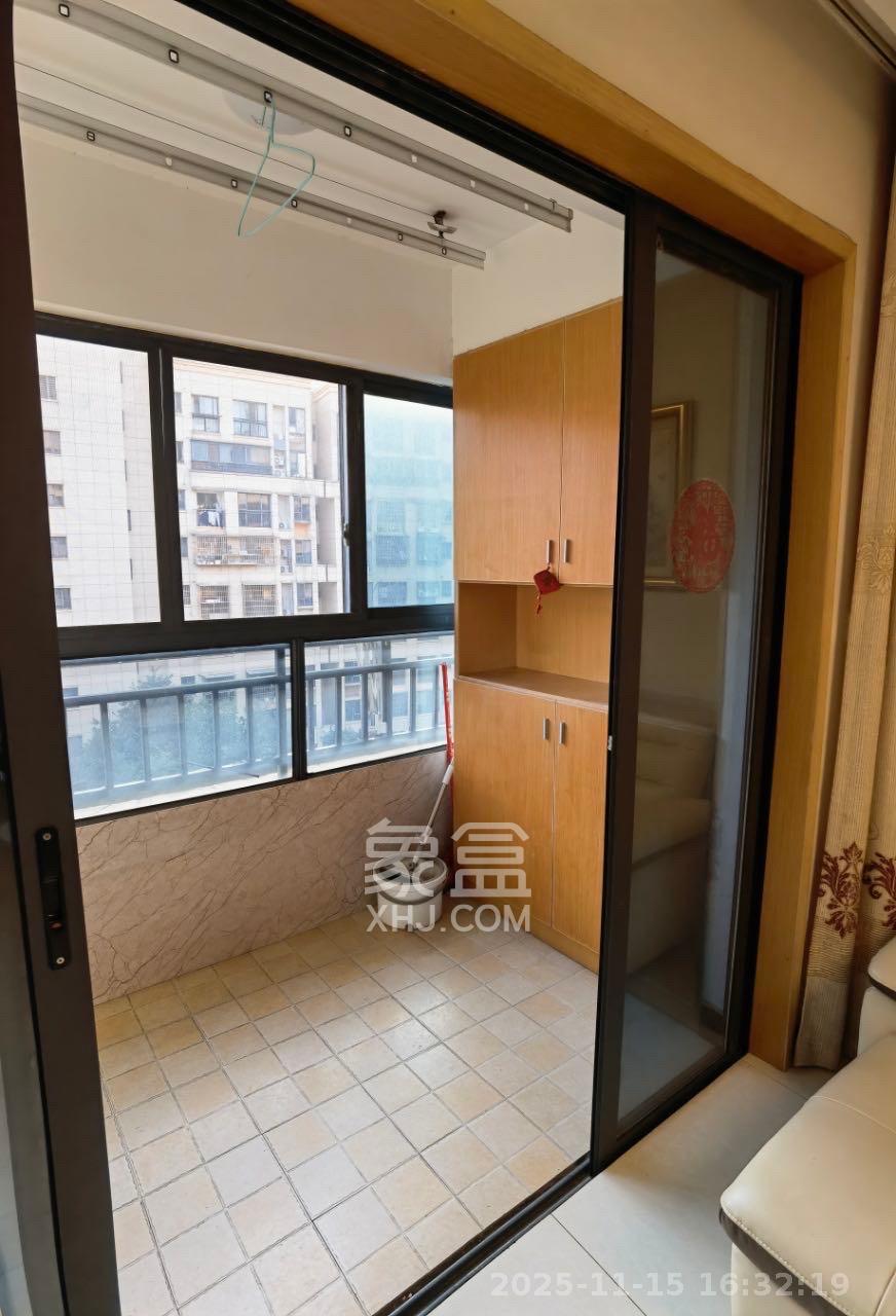 保利麓谷林语A区  3室2厅1卫    2200.0元/月室内图