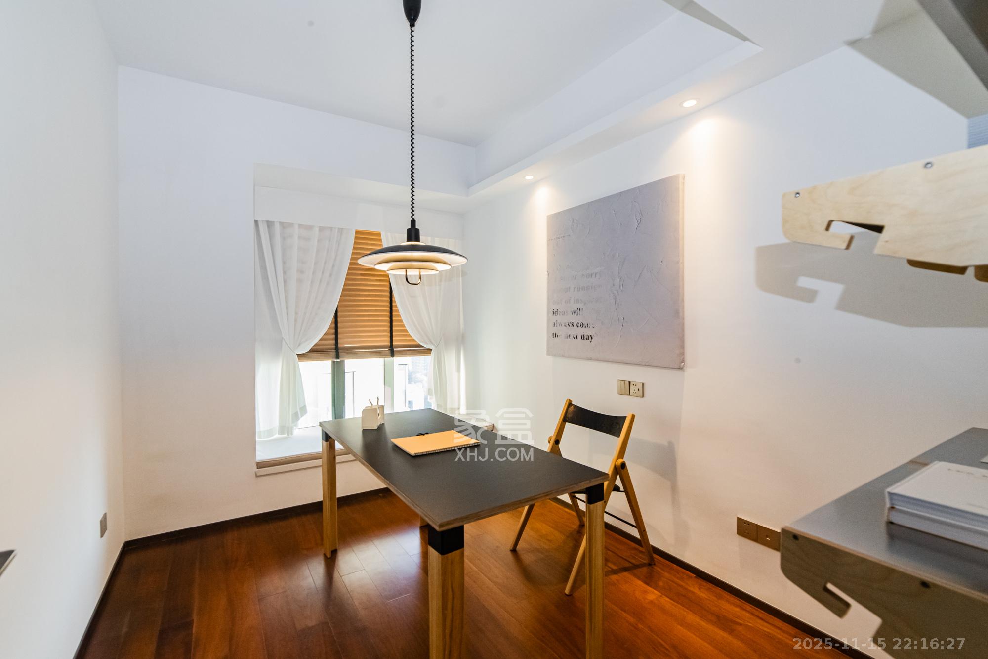 北辰瀚江府  3室2厅2卫    248.0万卧室